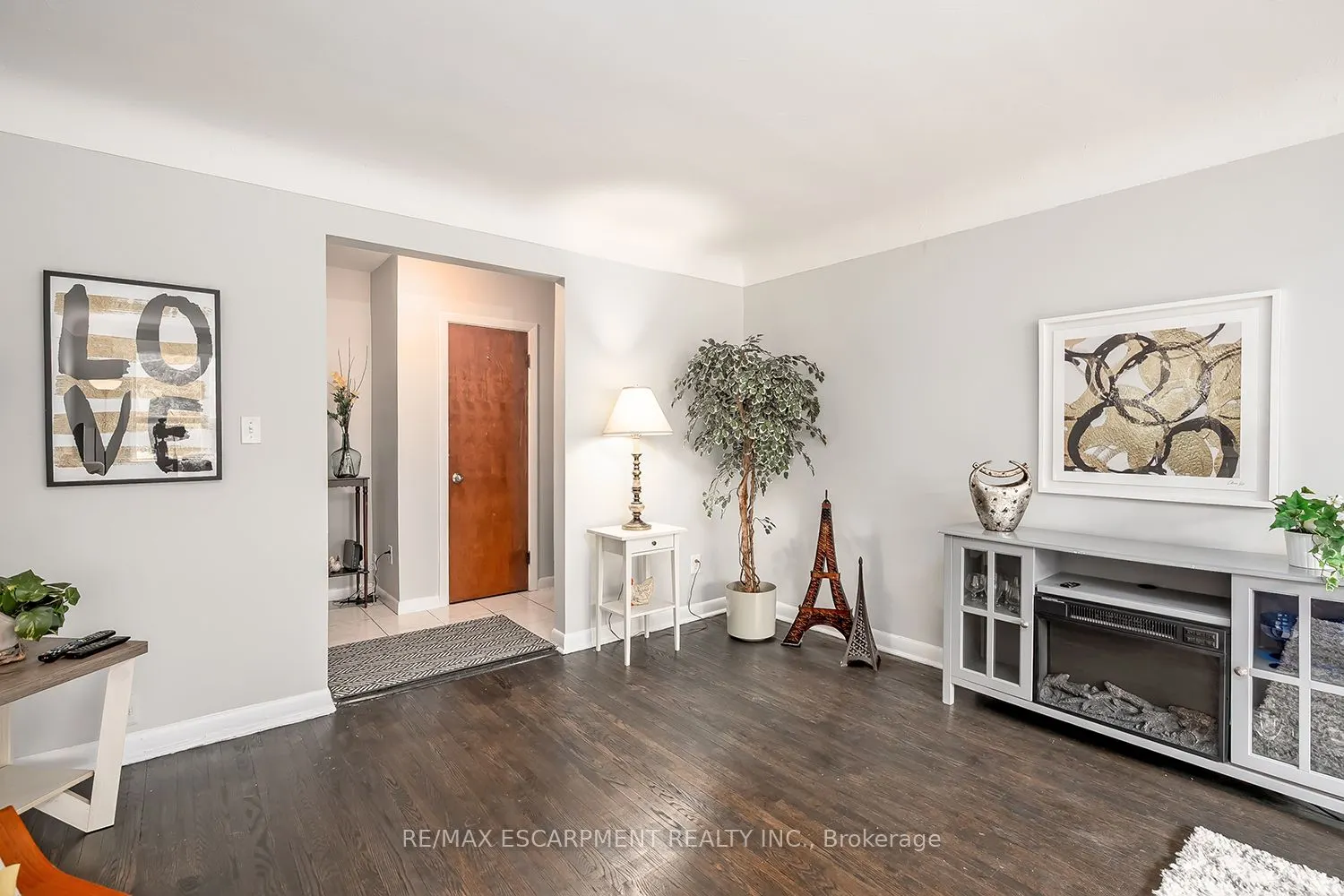 2128 Harris Crescent, #7