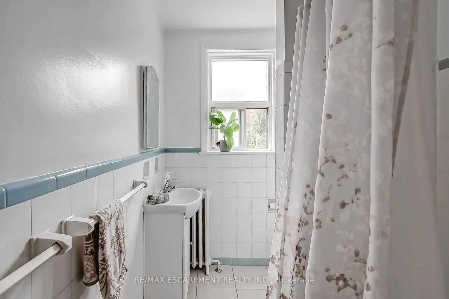 2128 Harris Crescent, #7