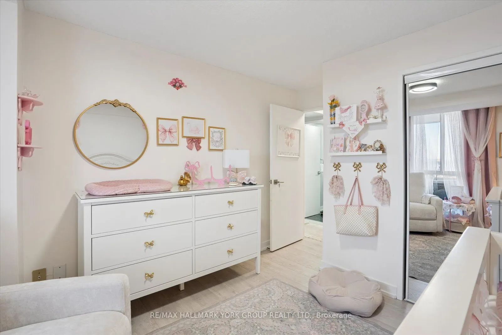 1300 Mississauga Valley Boulevard, #1006