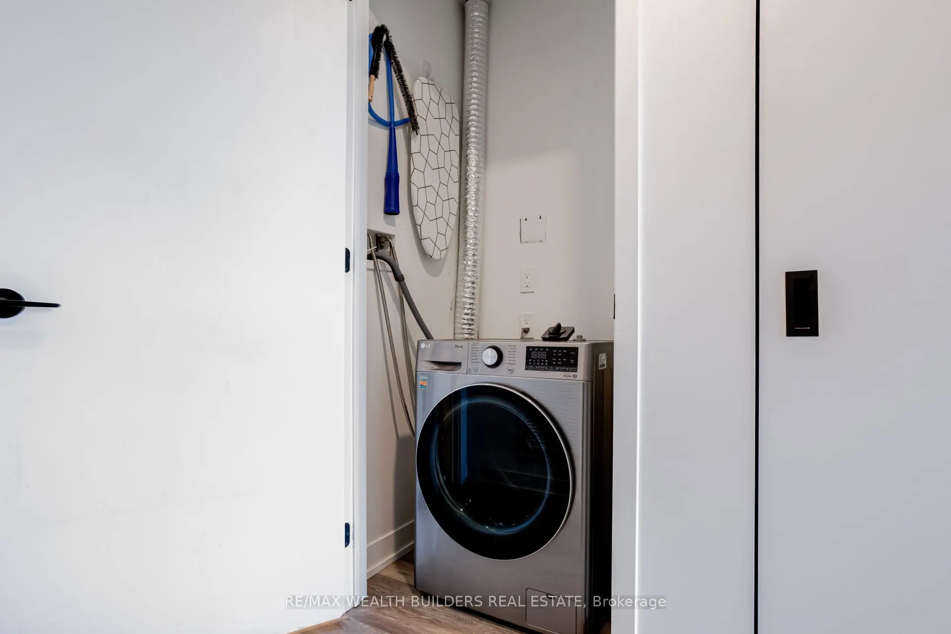 2118 Bloor Street W, #511