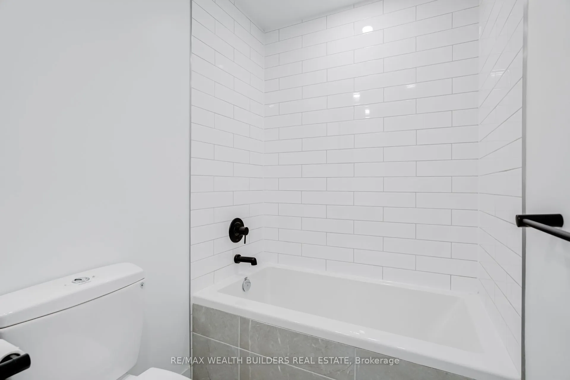 2118 Bloor Street W, #511