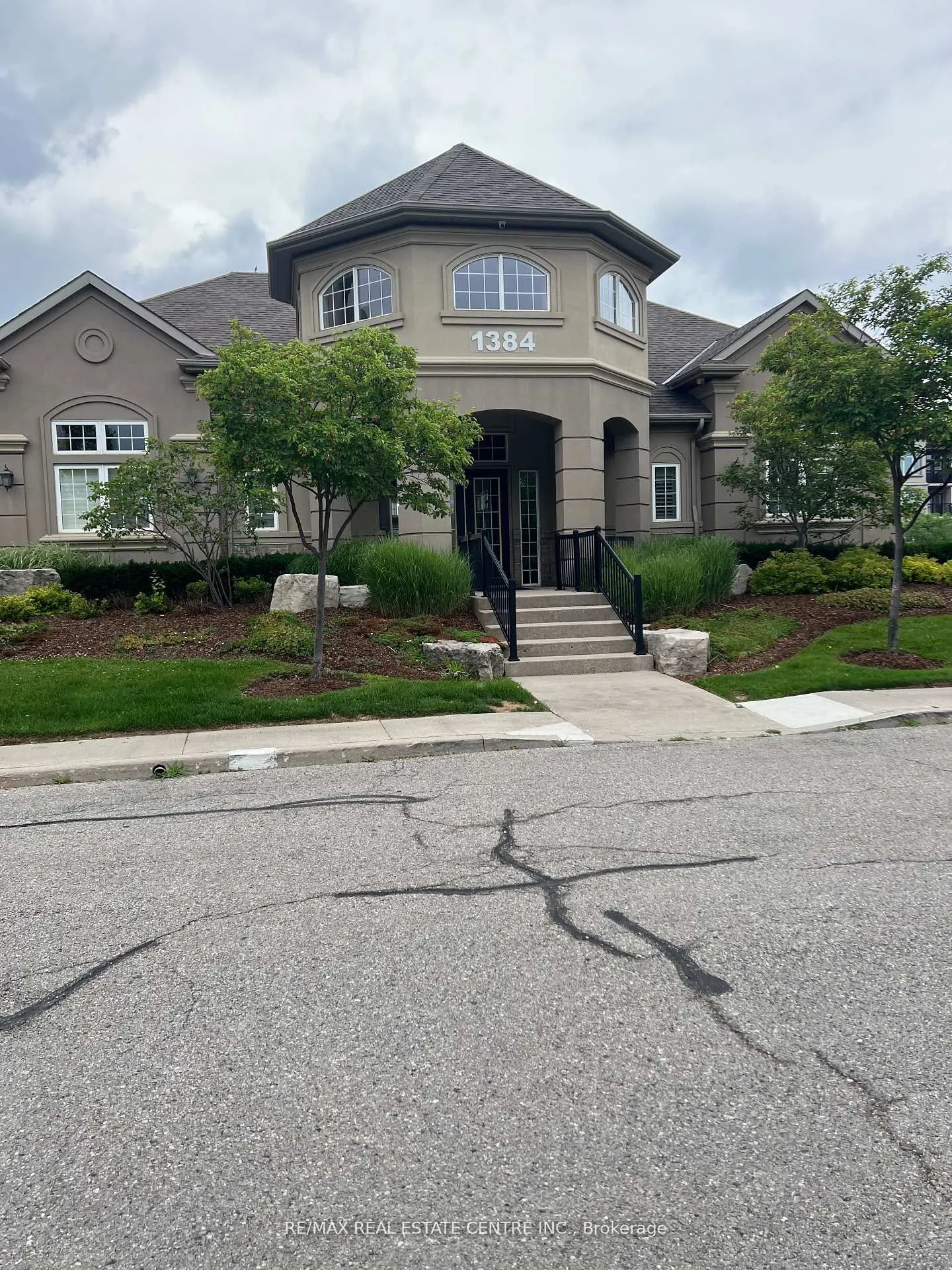 1360 Main Street E, #409