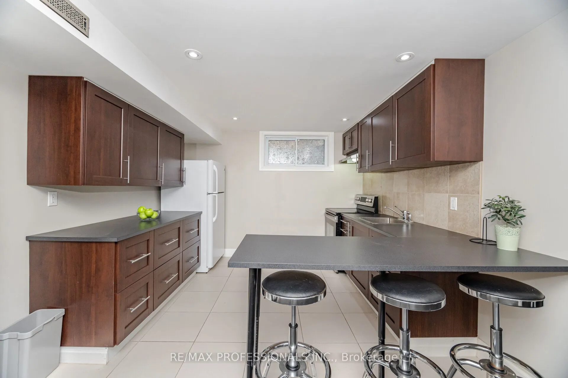 52 Lorraine Crescent