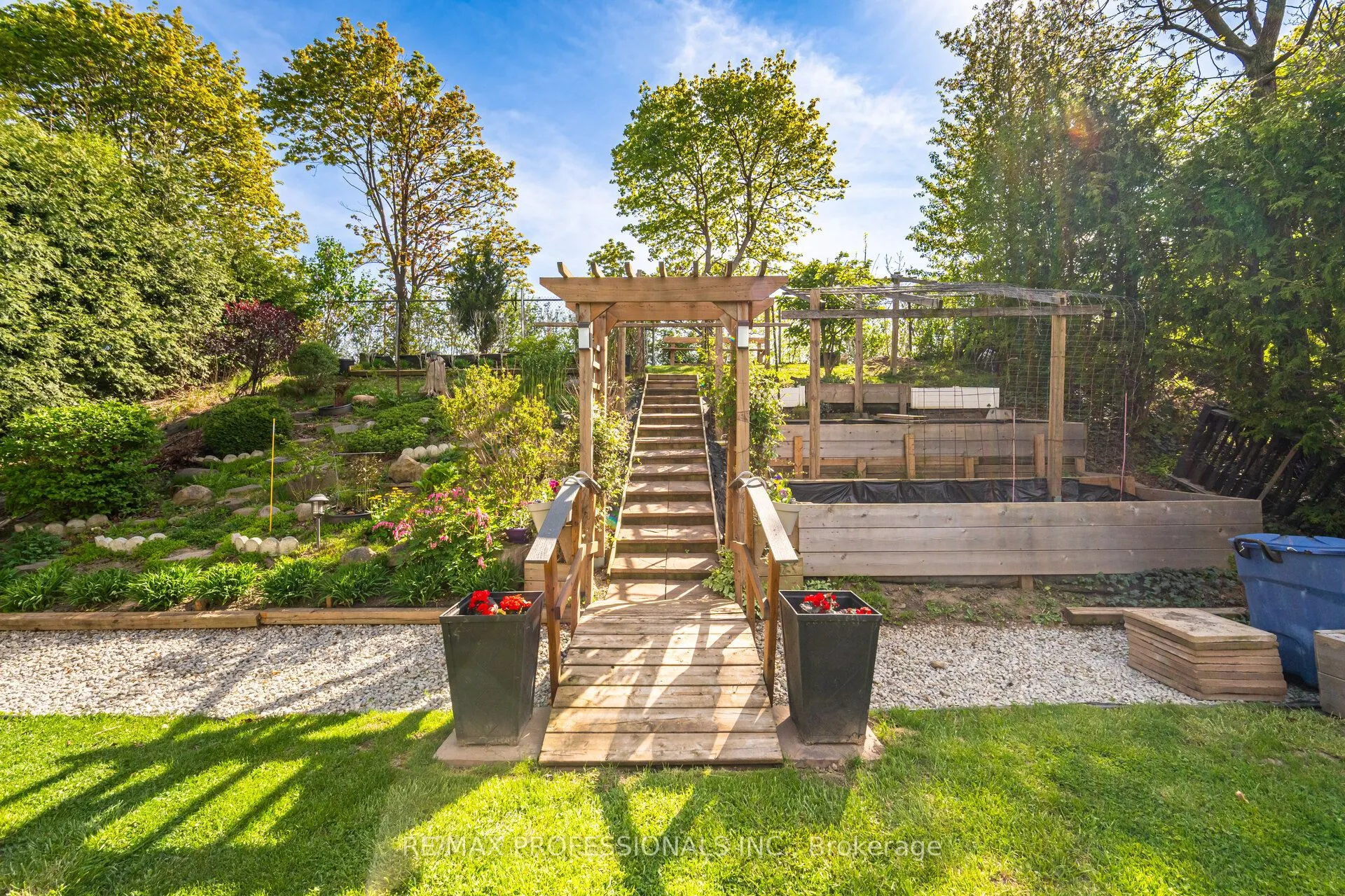 52 Lorraine Crescent