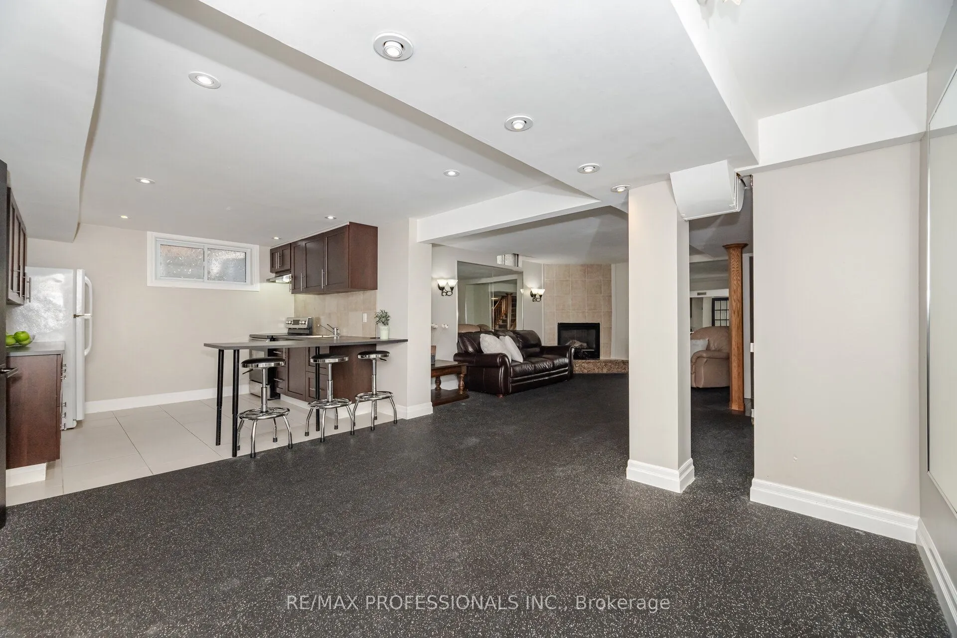 52 Lorraine Crescent