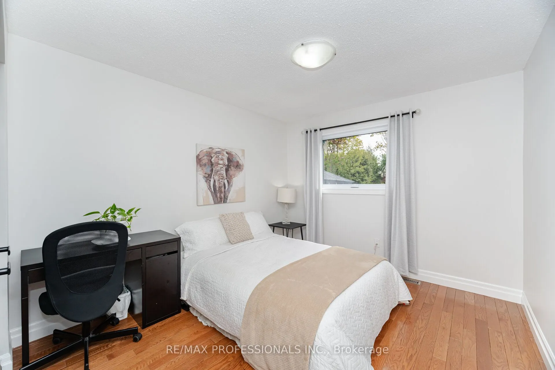 52 Lorraine Crescent