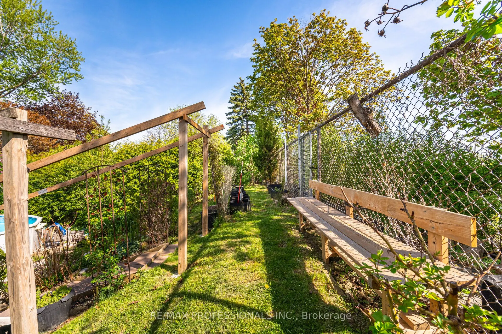 52 Lorraine Crescent