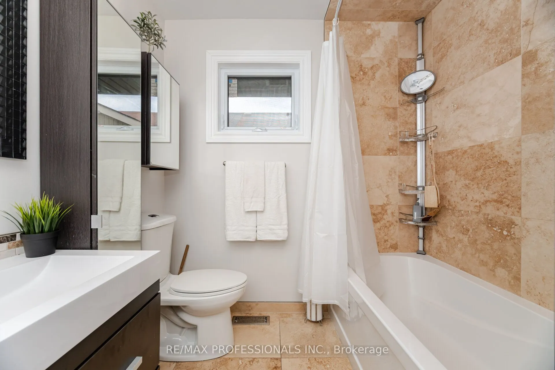 52 Lorraine Crescent