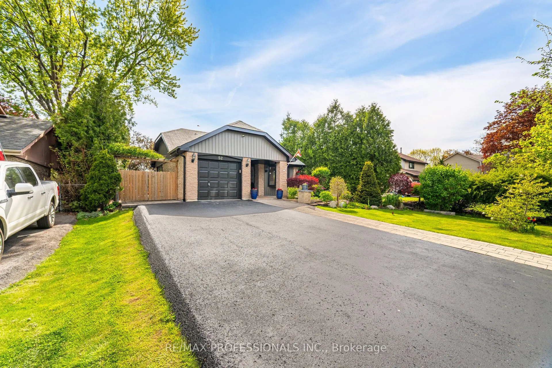 52 Lorraine Crescent