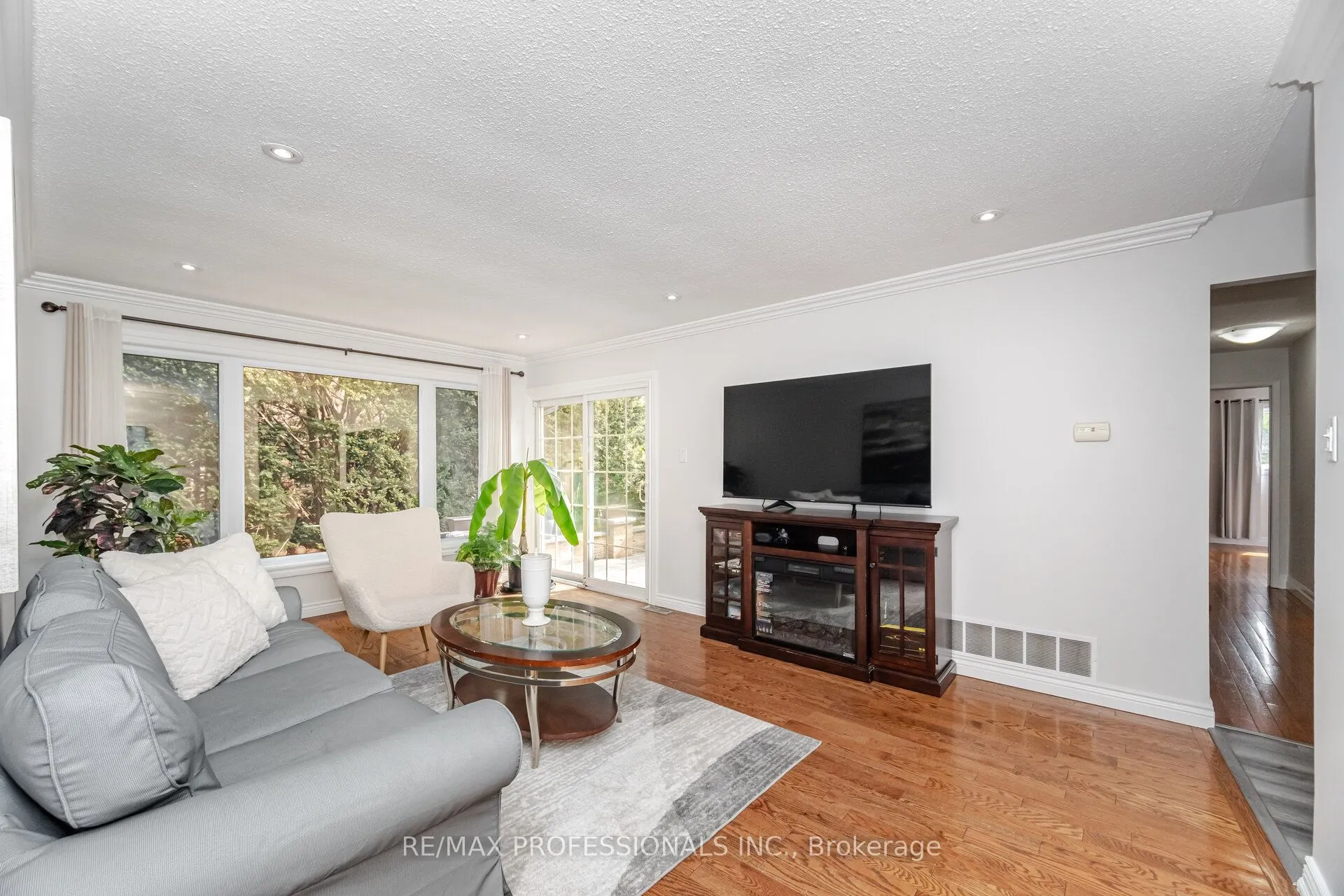 52 Lorraine Crescent