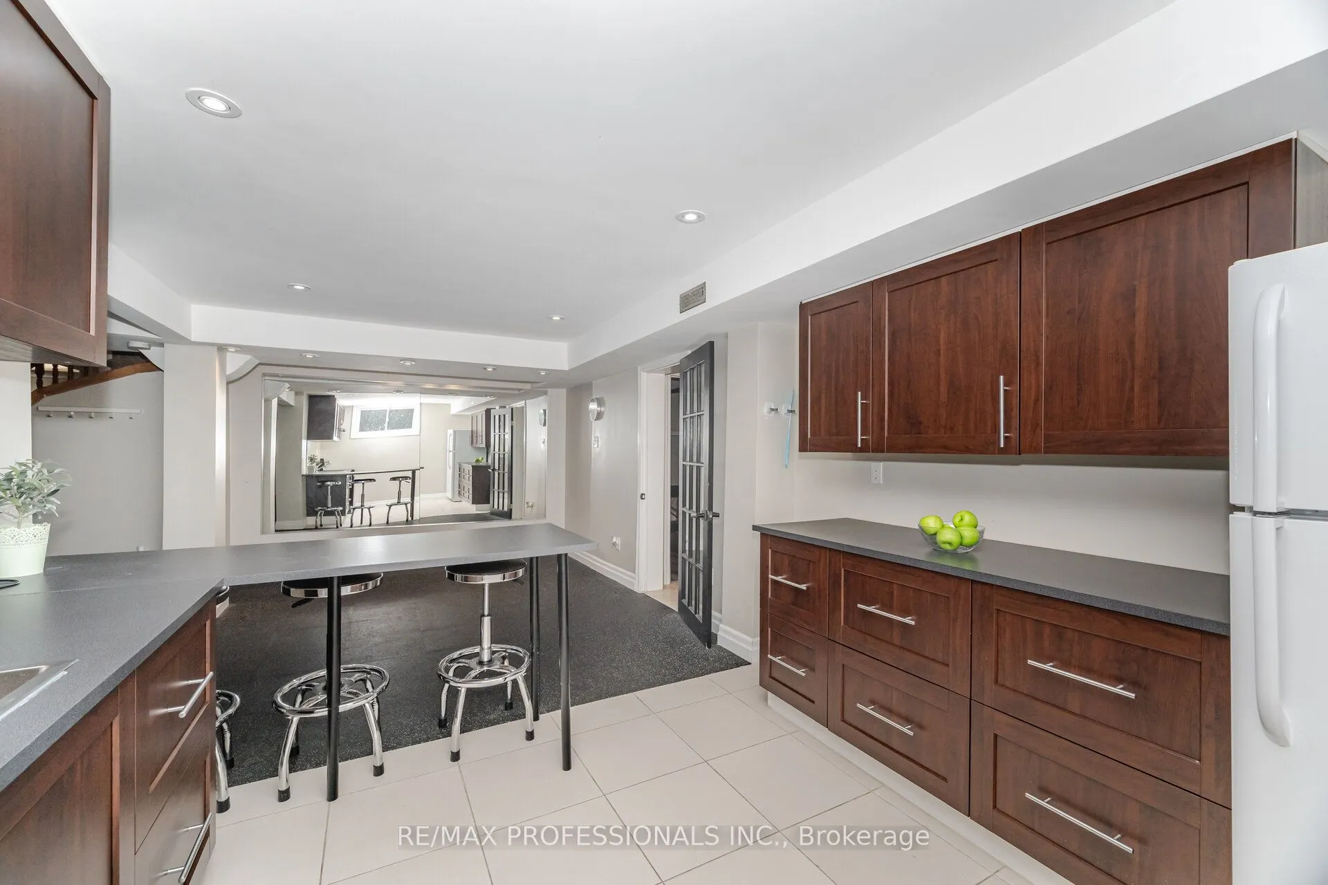 52 Lorraine Crescent