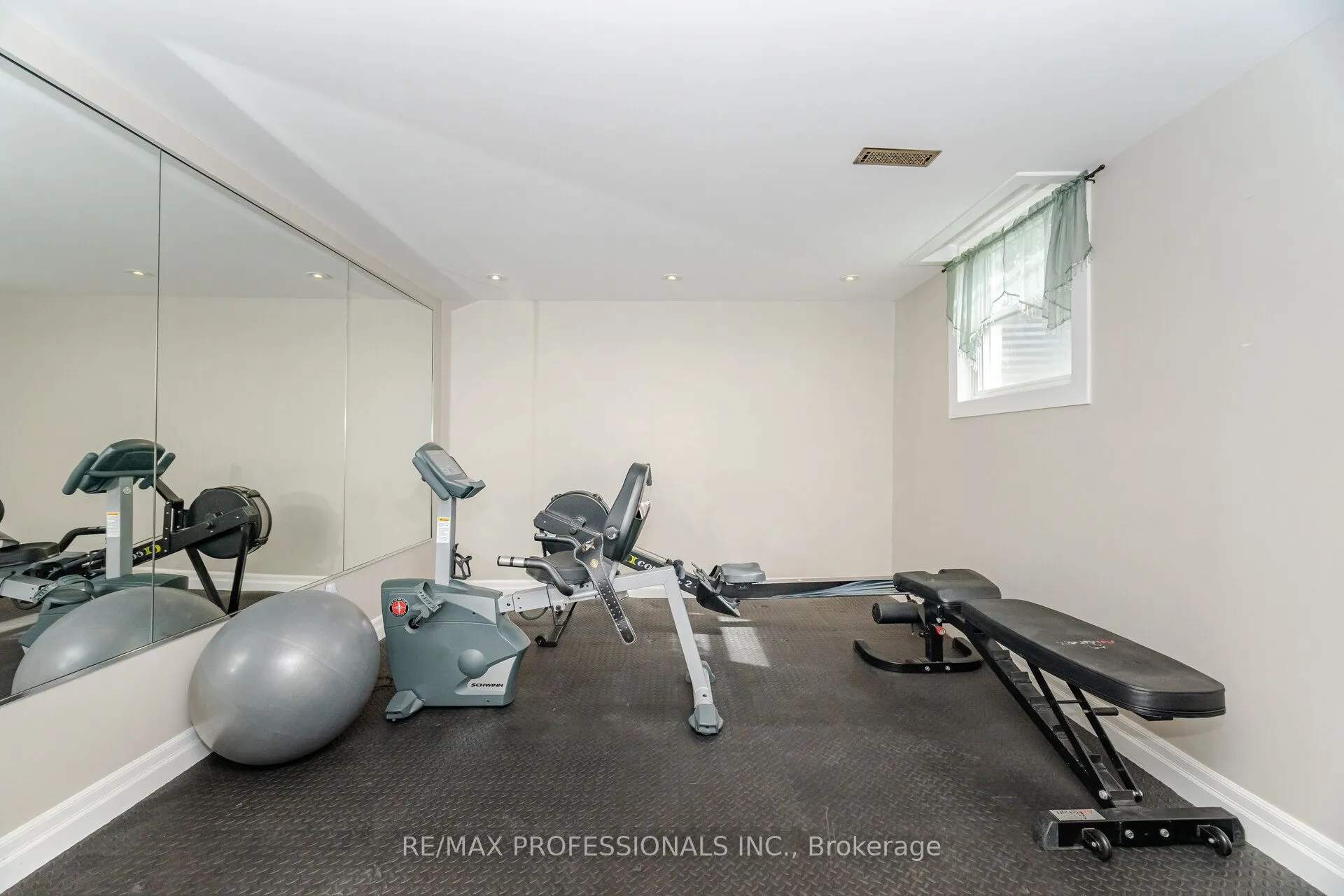 52 Lorraine Crescent