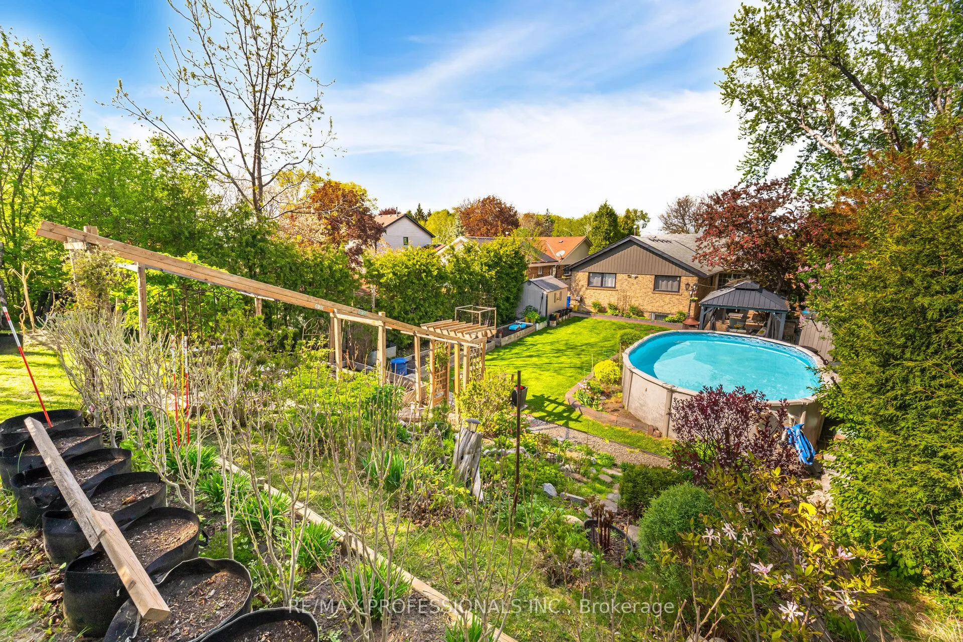 52 Lorraine Crescent