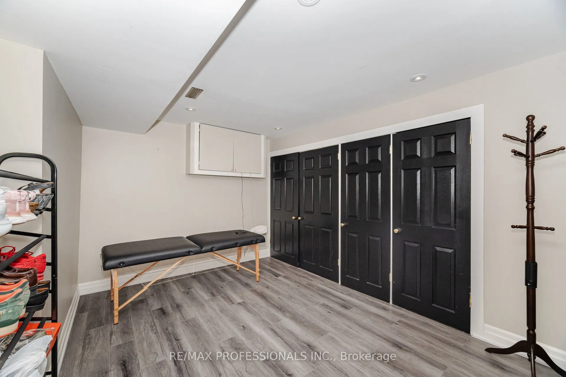 52 Lorraine Crescent