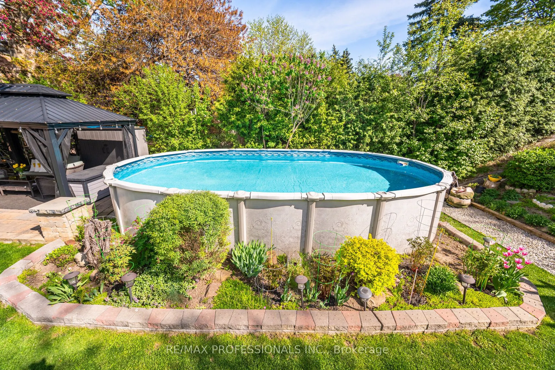 52 Lorraine Crescent