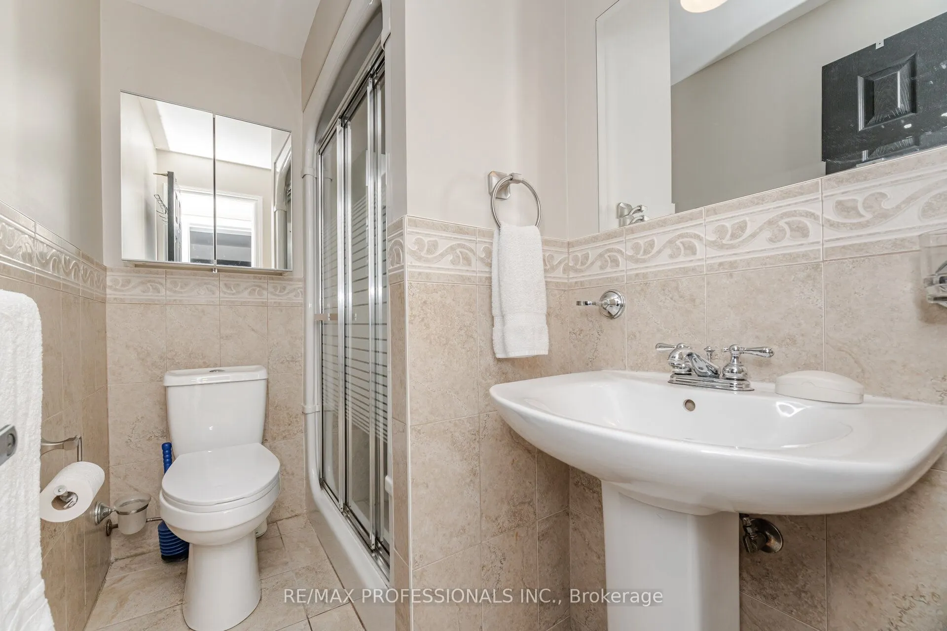 52 Lorraine Crescent