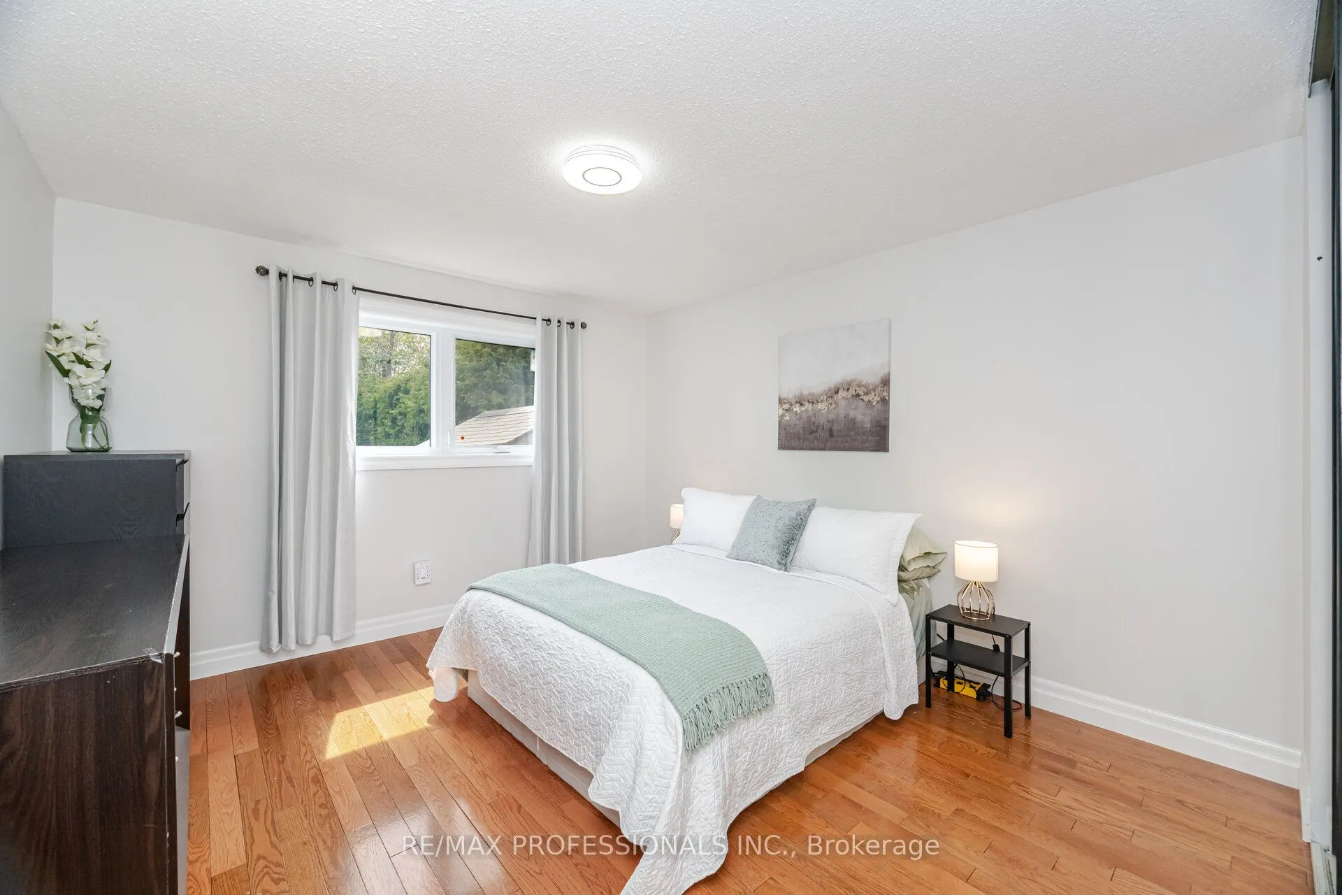 52 Lorraine Crescent