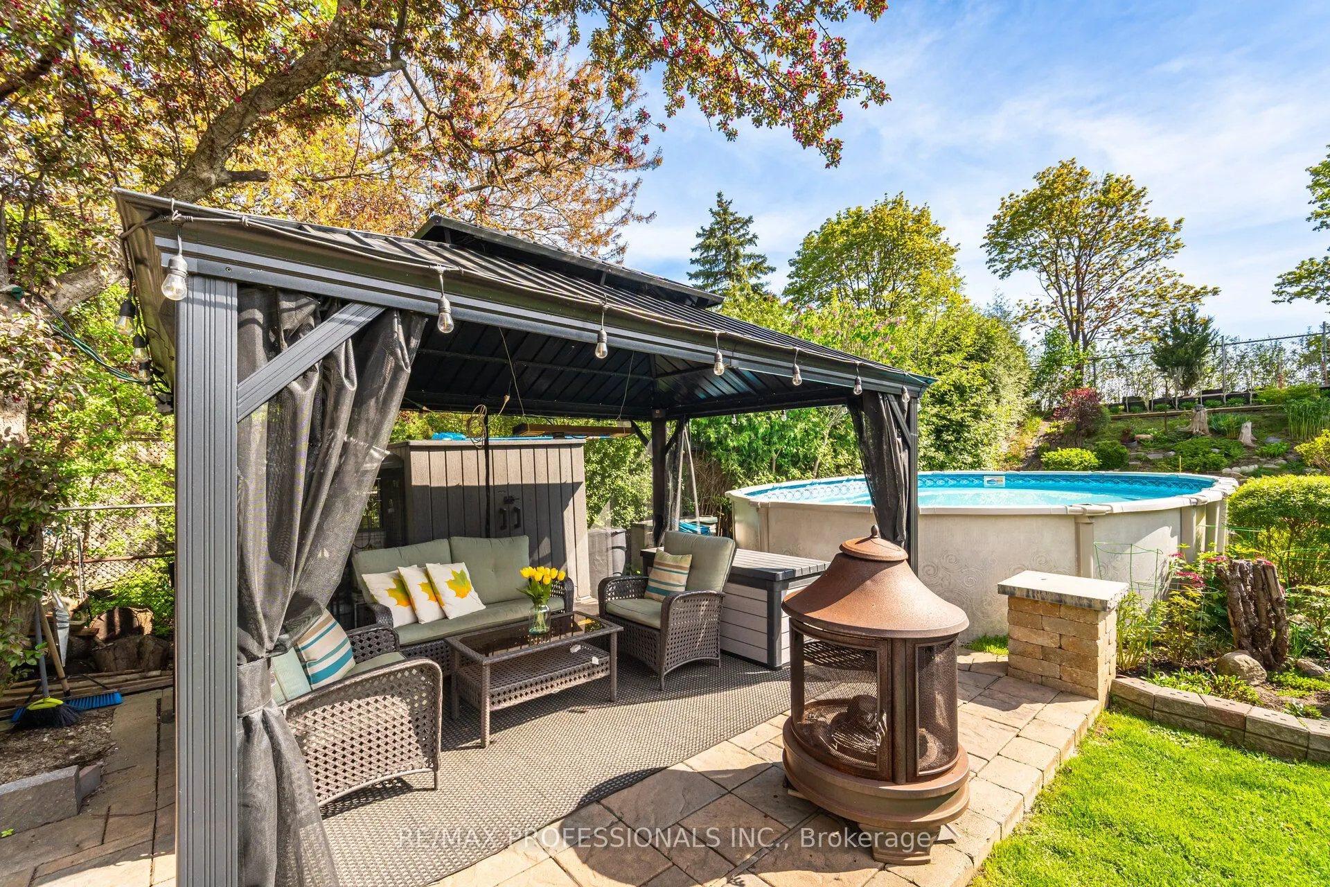 52 Lorraine Crescent