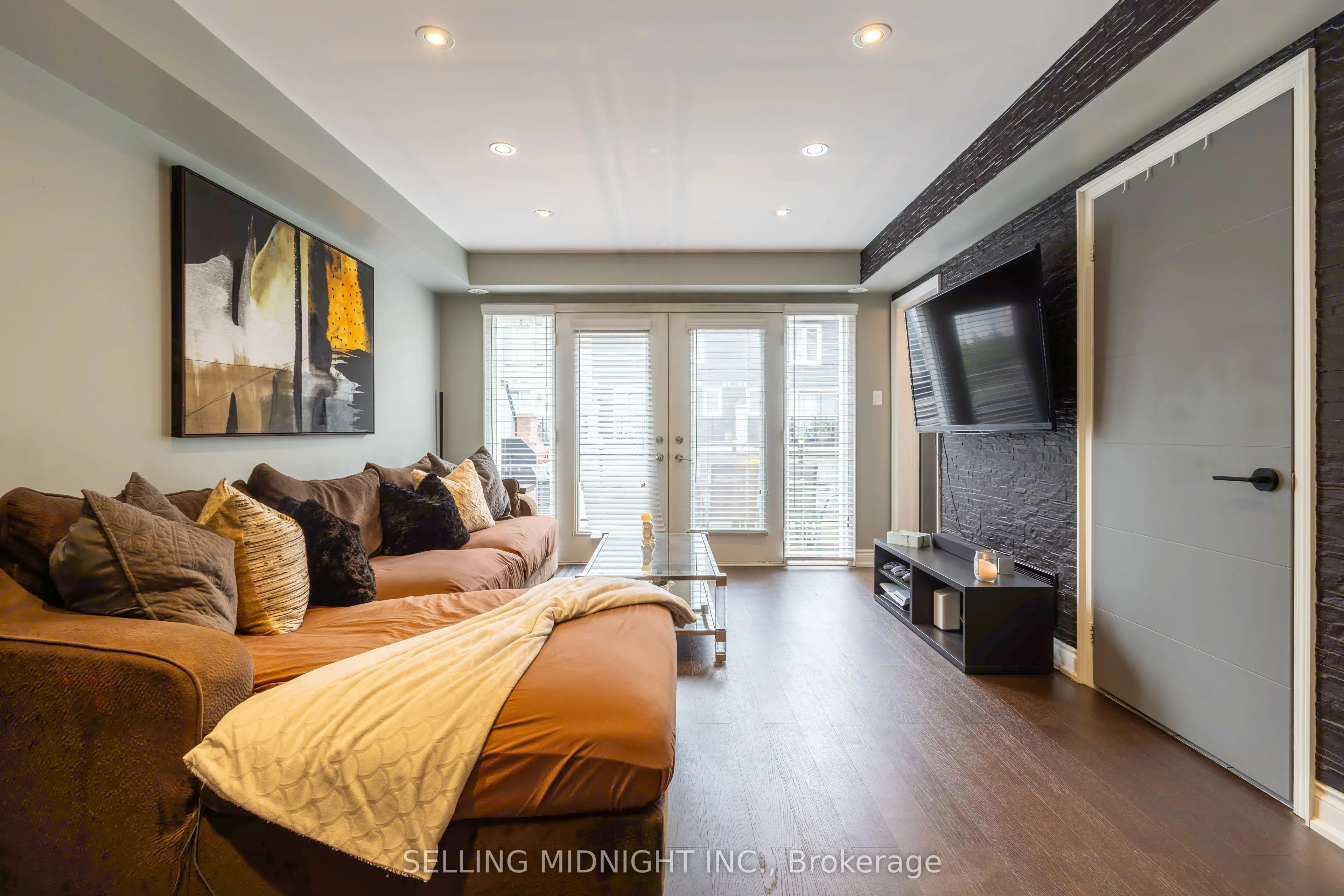 5650 Winston Churchill Boulevard, #20