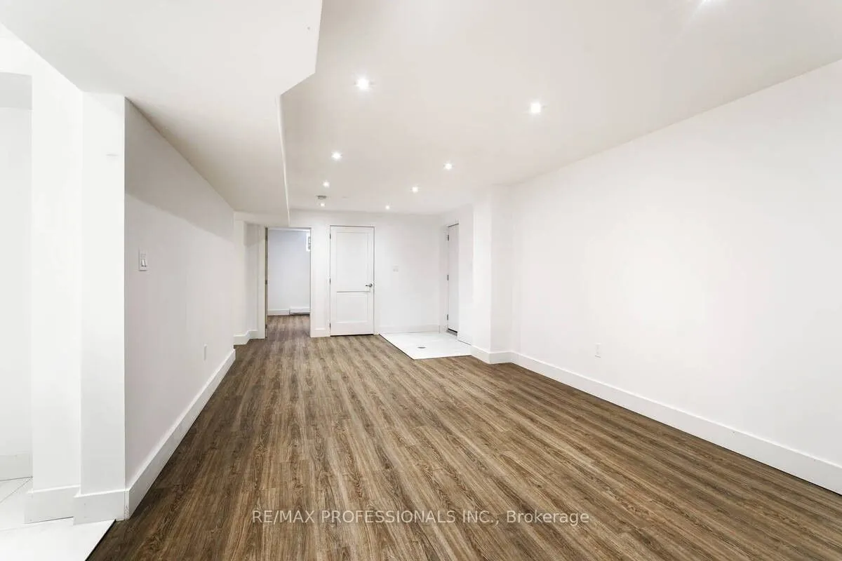 7 Vancho Crescent S, #Lower