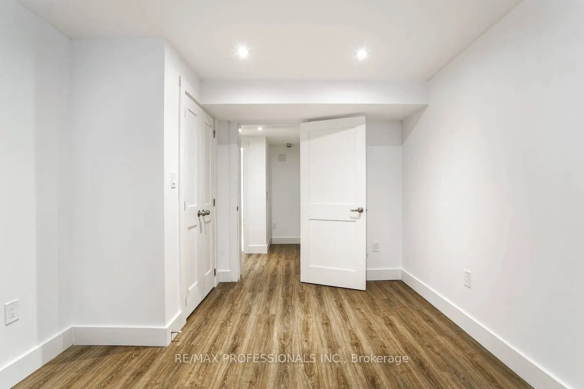 7 Vancho Crescent S, #Lower