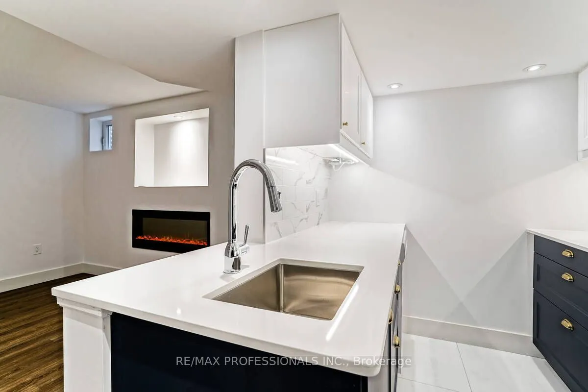 7 Vancho Crescent S, #Lower