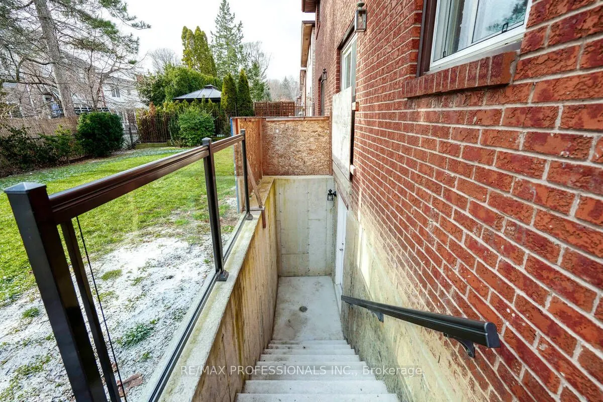 7 Vancho Crescent S, #Lower