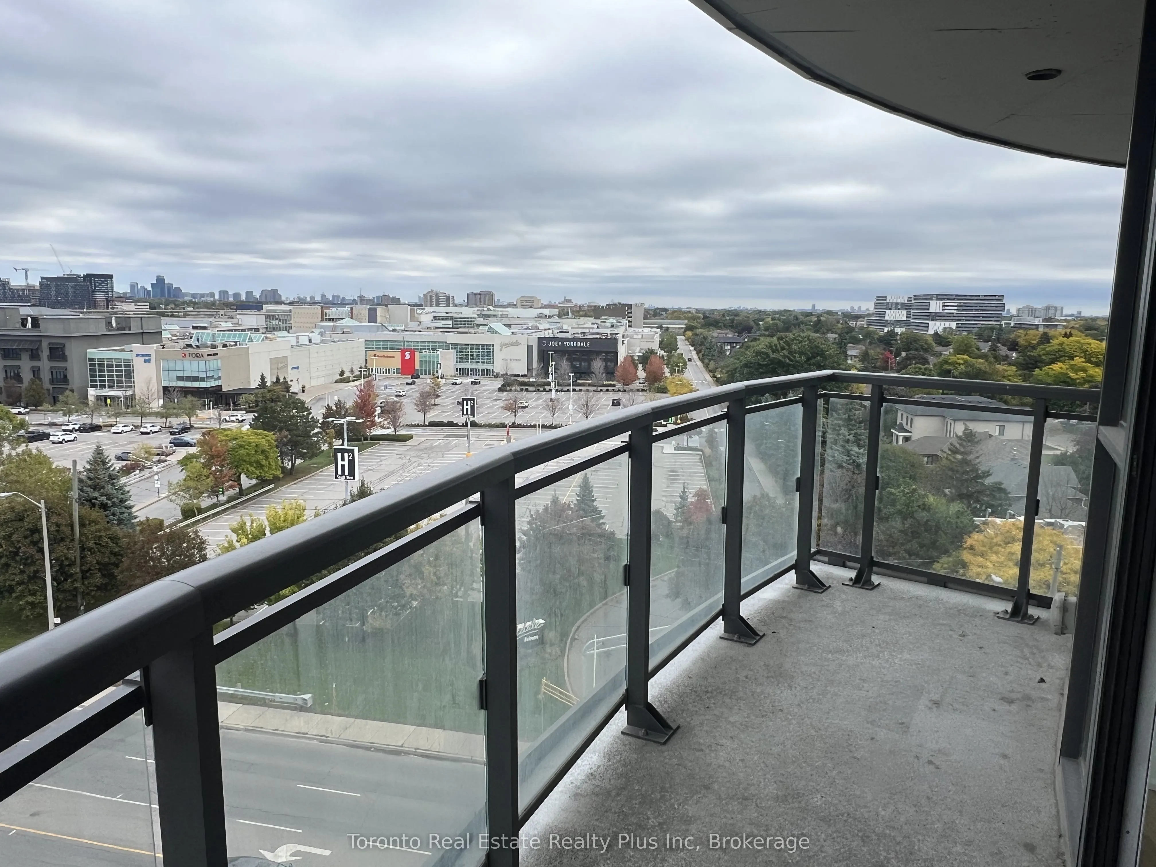 16 Mcadams Avenue, #803