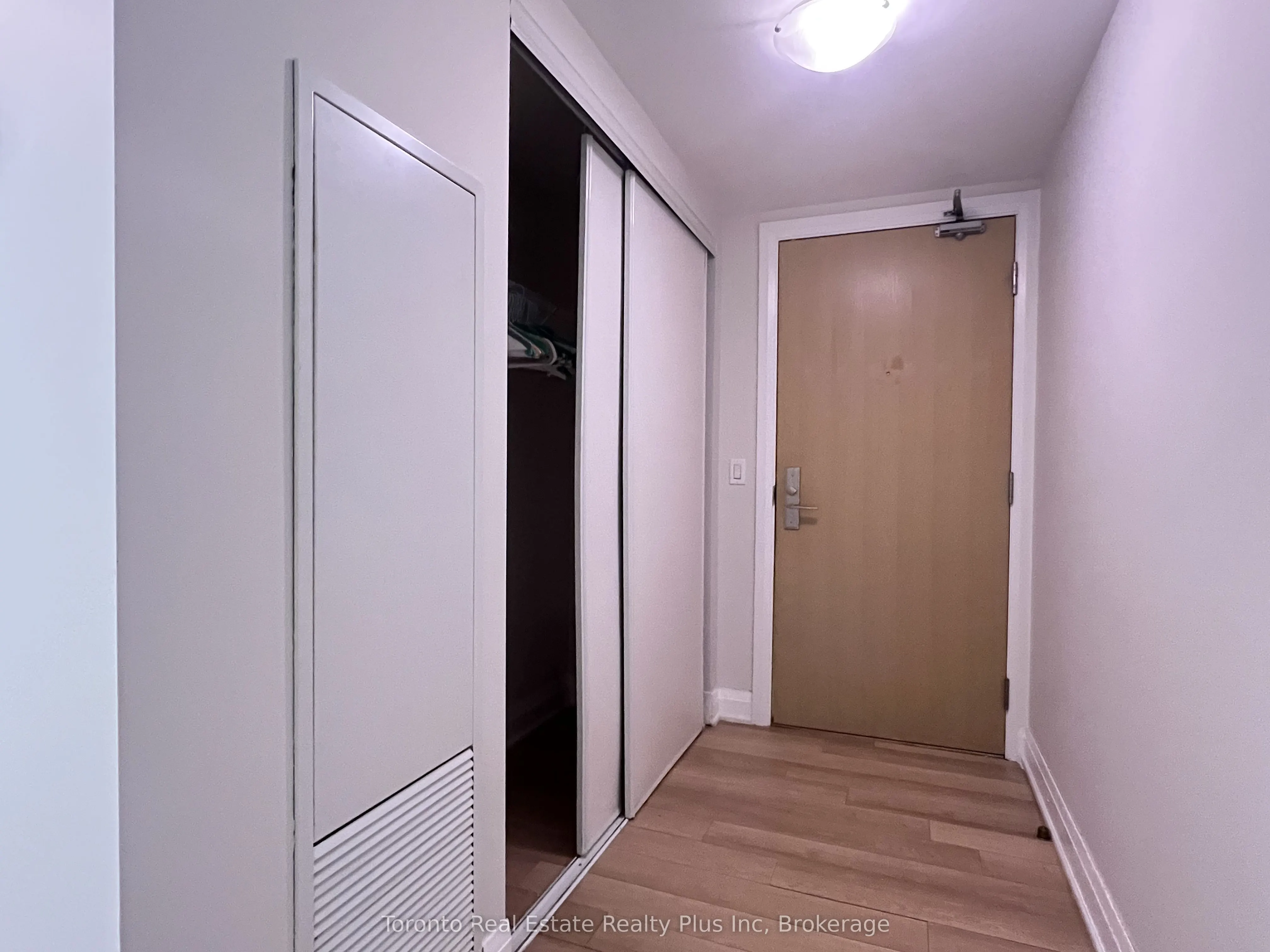 16 Mcadams Avenue, #803