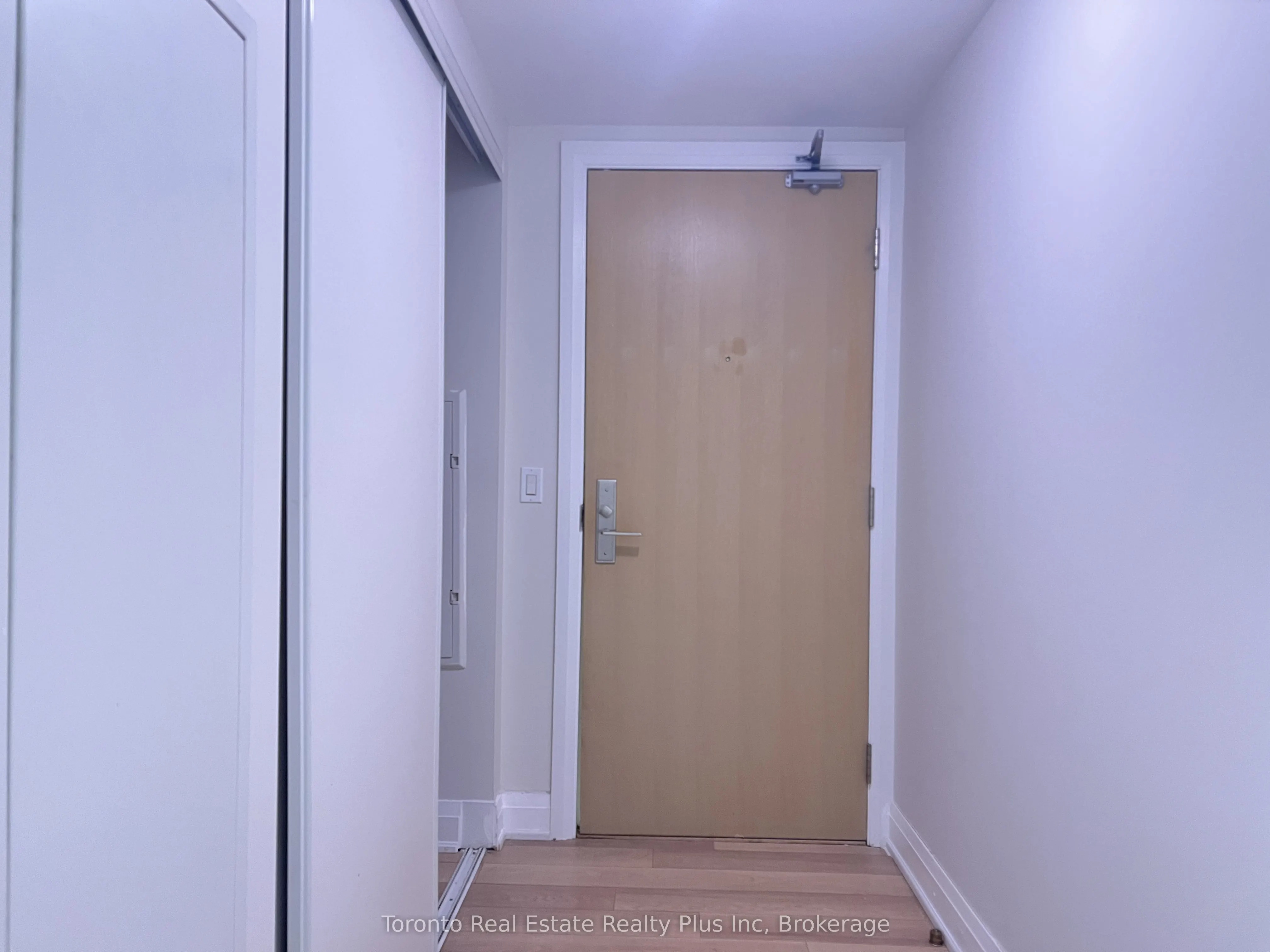 16 Mcadams Avenue, #803