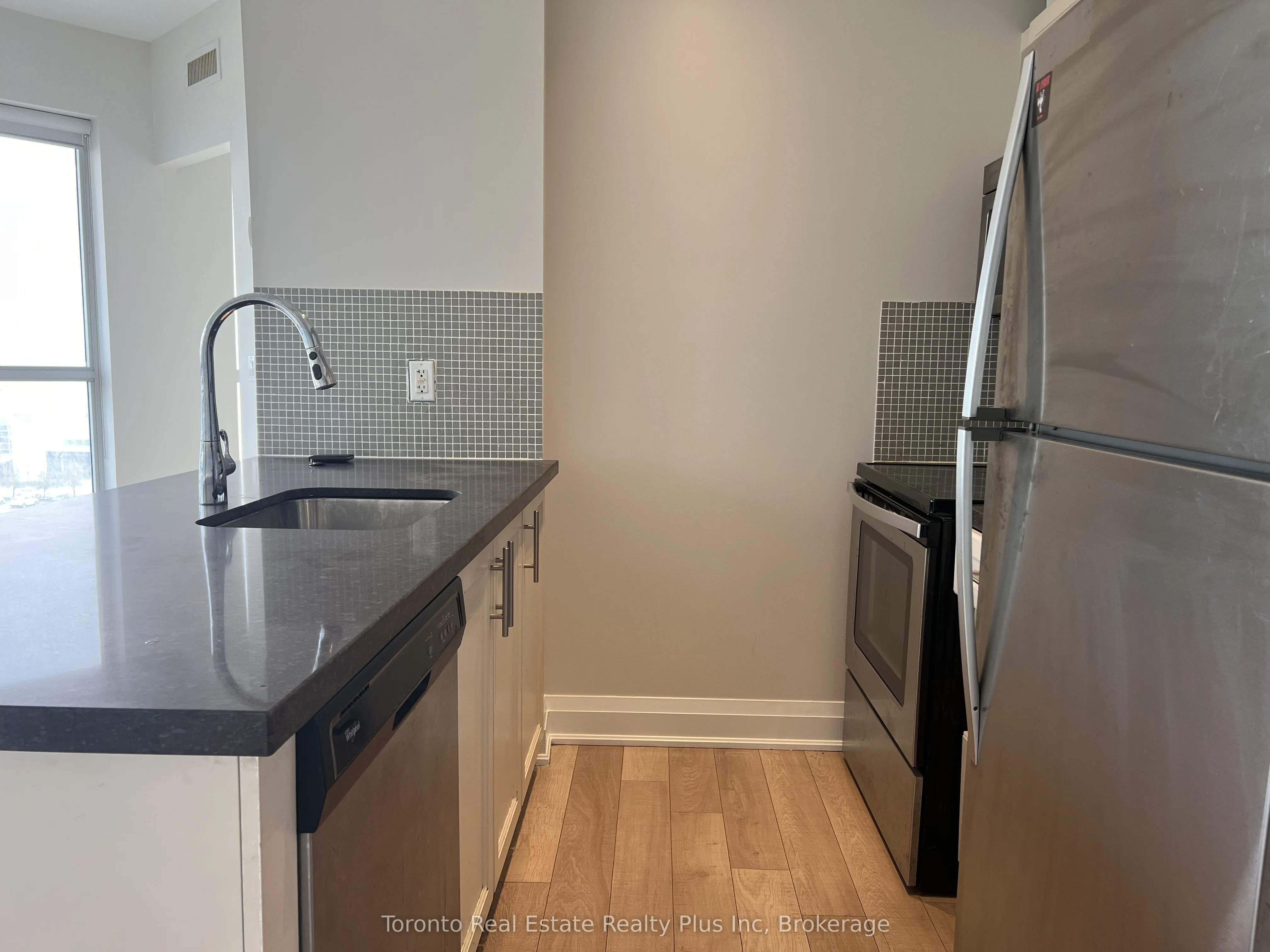 16 Mcadams Avenue, #803