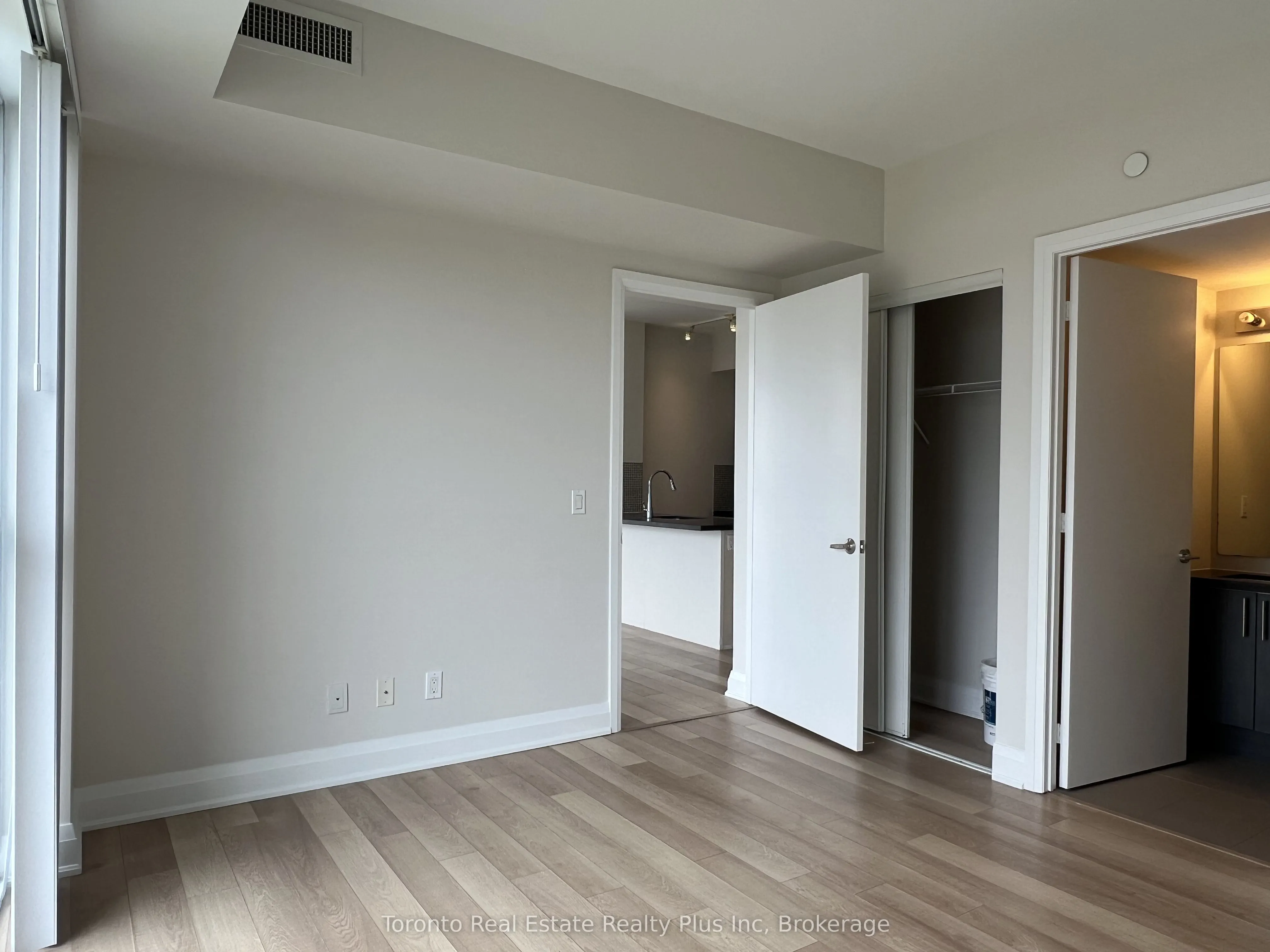 16 Mcadams Avenue, #803