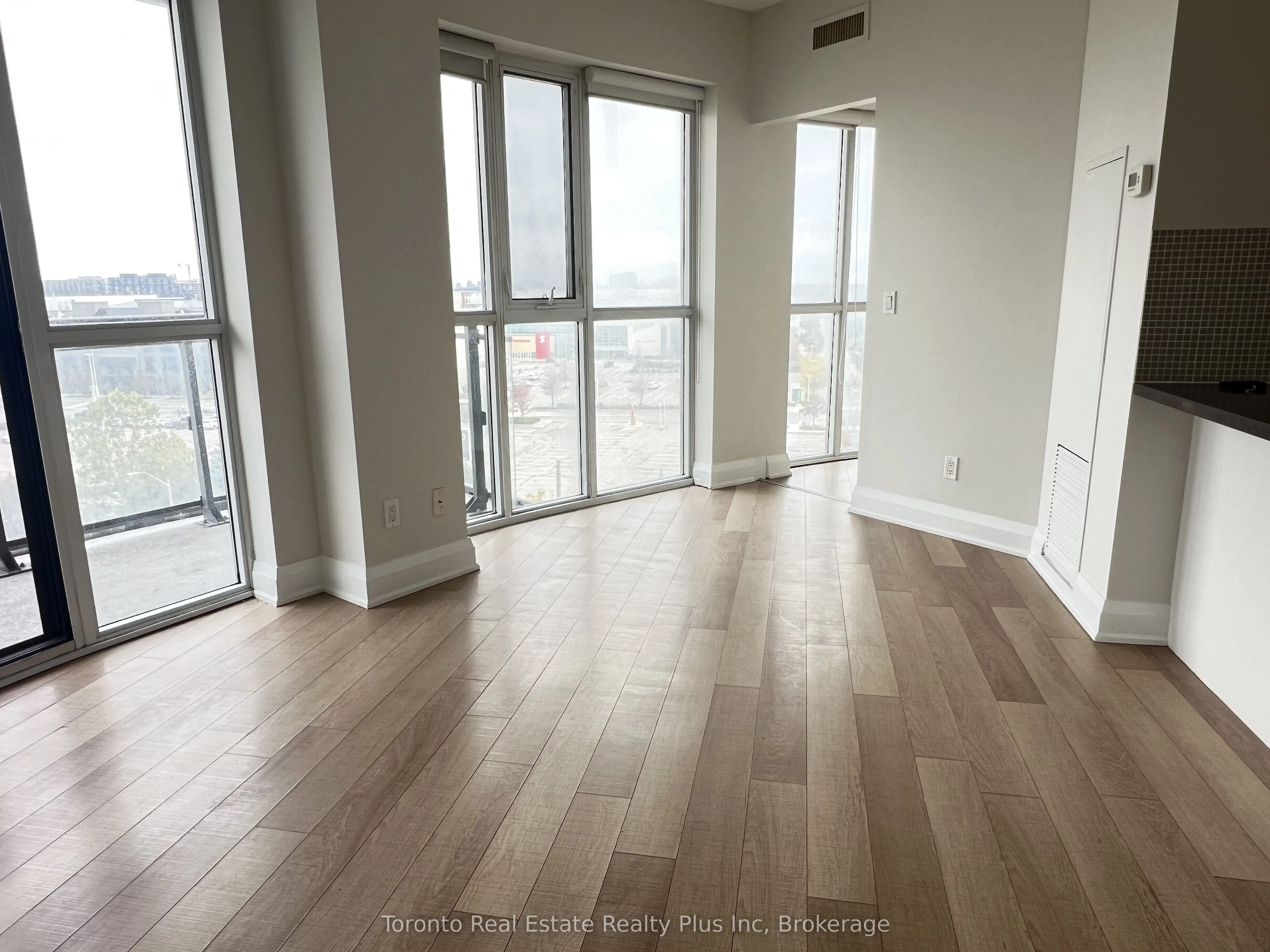 16 Mcadams Avenue, #803