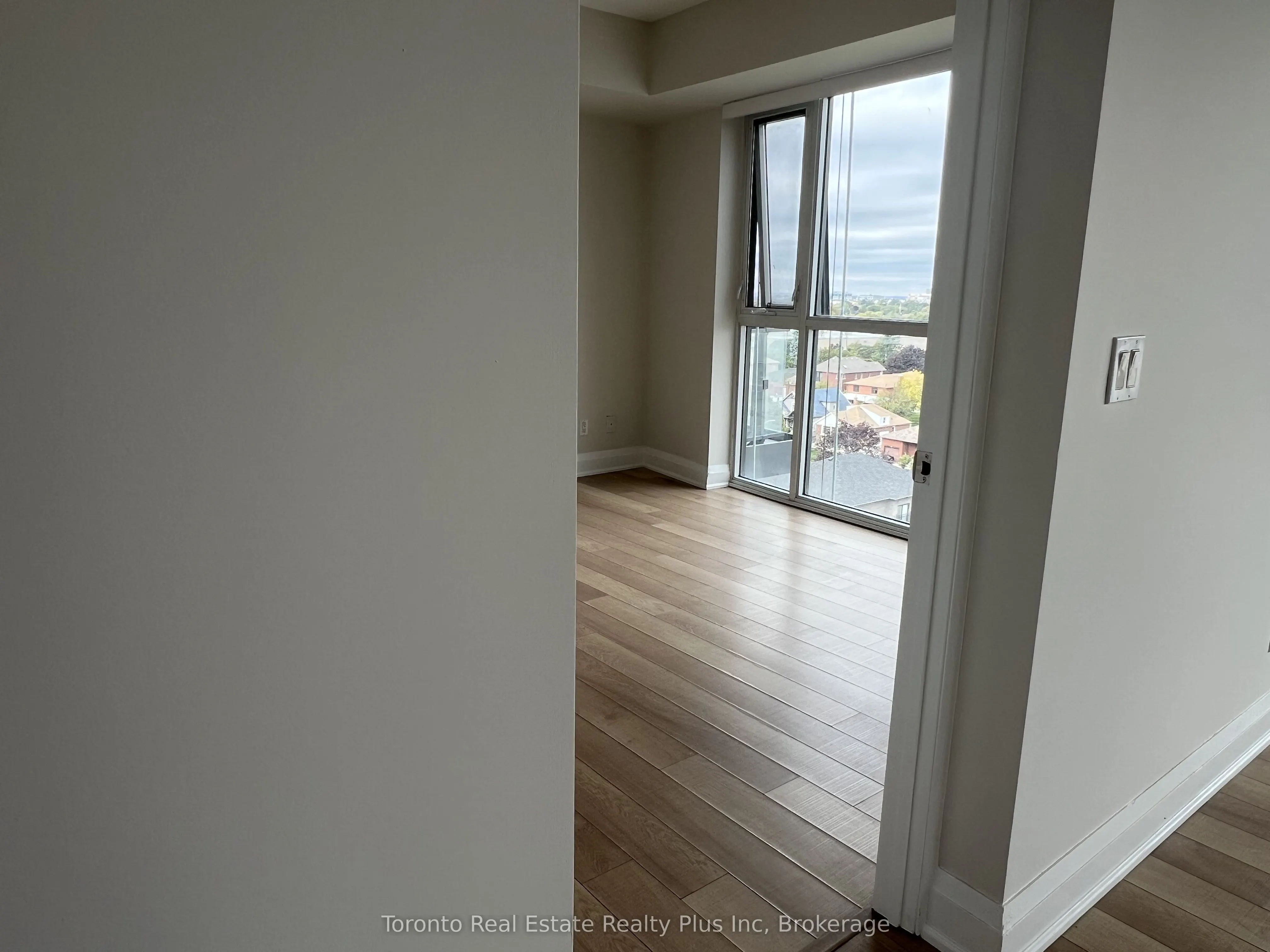 16 Mcadams Avenue, #803