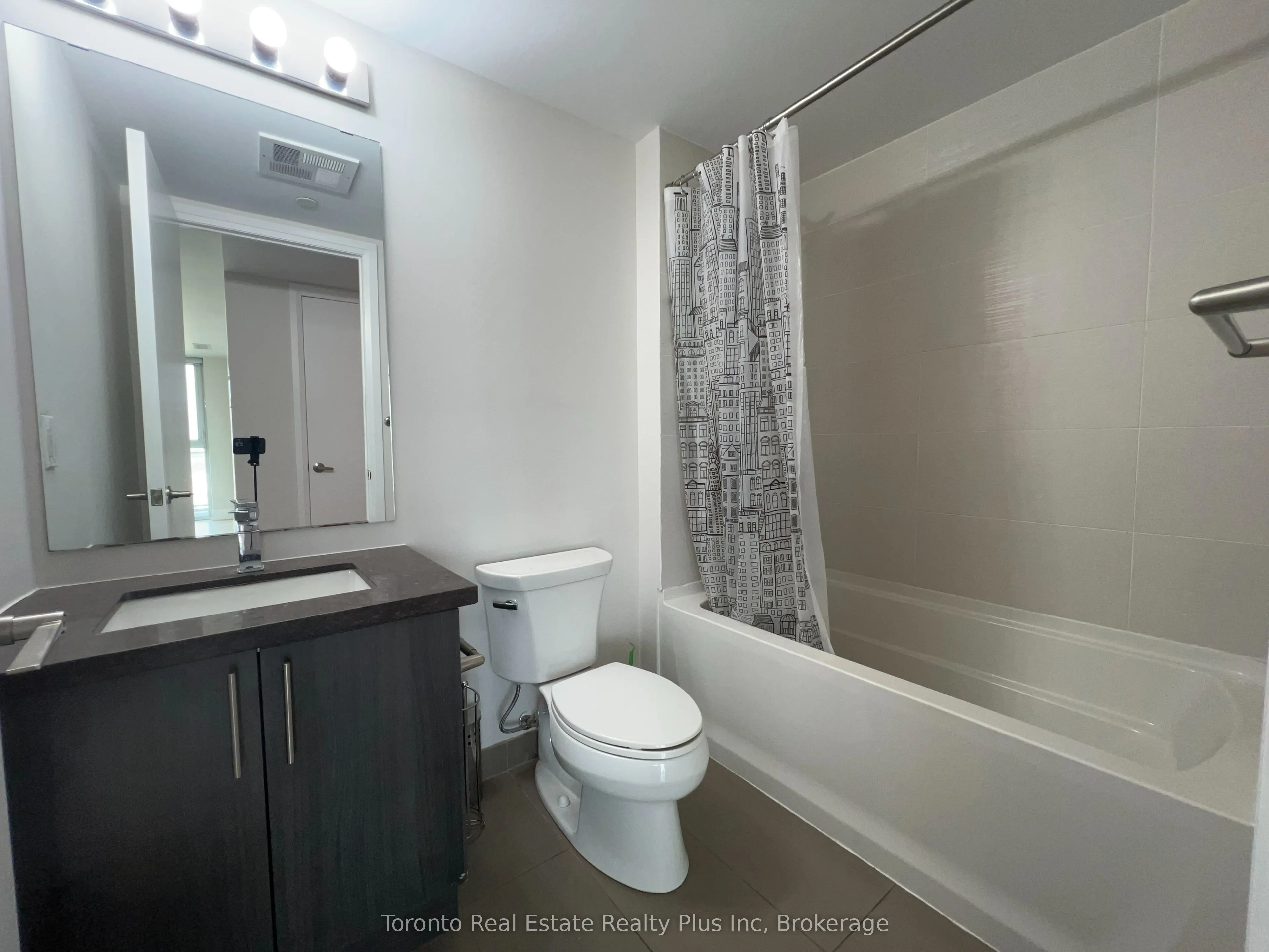 16 Mcadams Avenue, #803