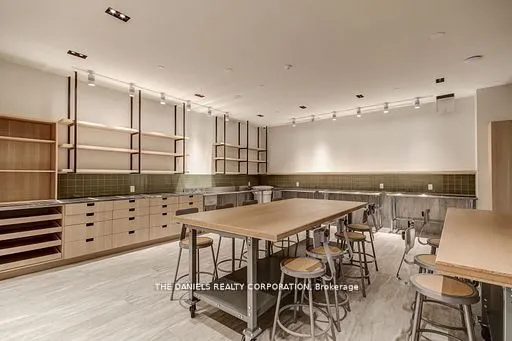 2485 Eglinton Avenue W, #907