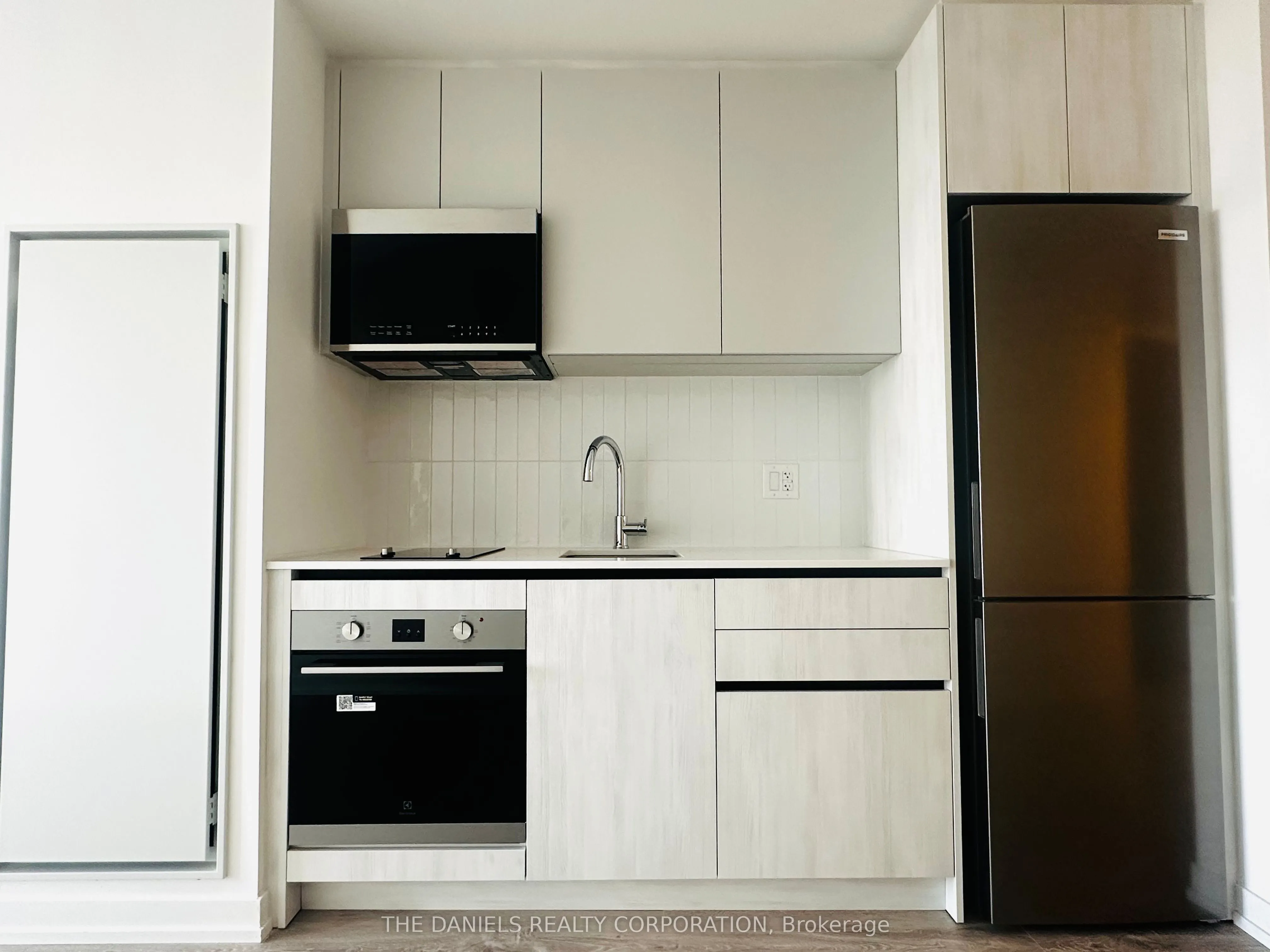 2485 Eglinton Avenue W, #907