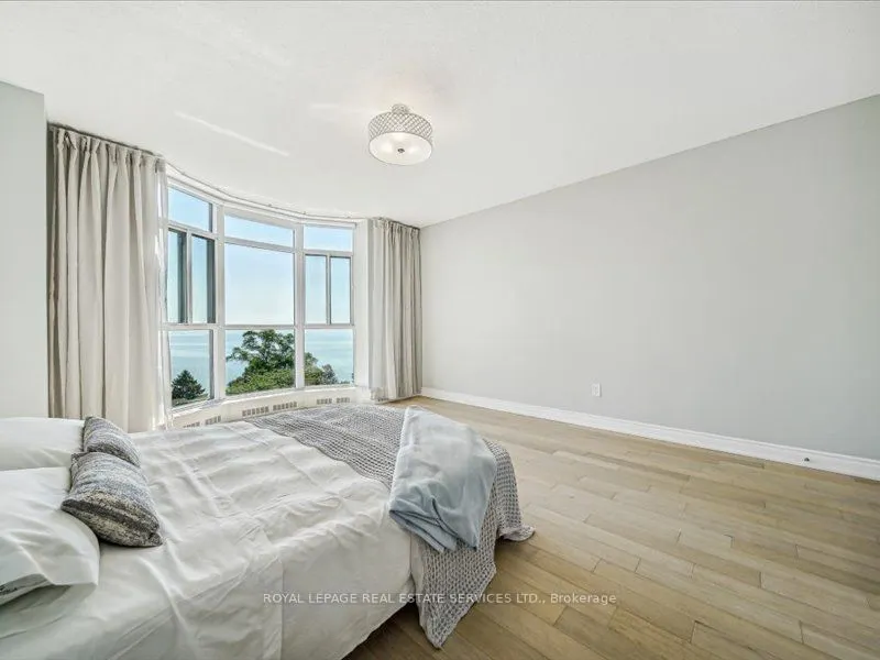 5250 Lakeshore Road, #708