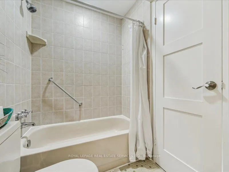 5250 Lakeshore Road, #708