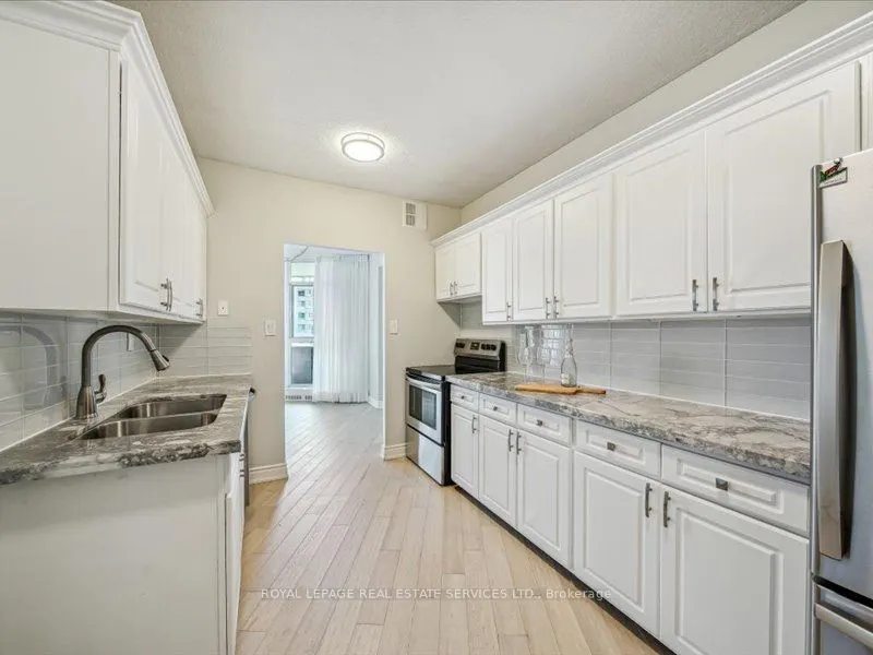 5250 Lakeshore Road, #708