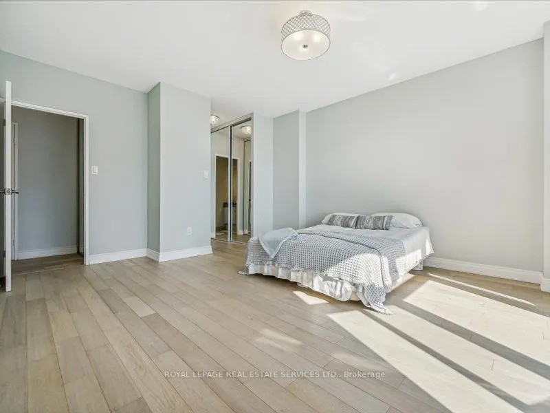 5250 Lakeshore Road, #708