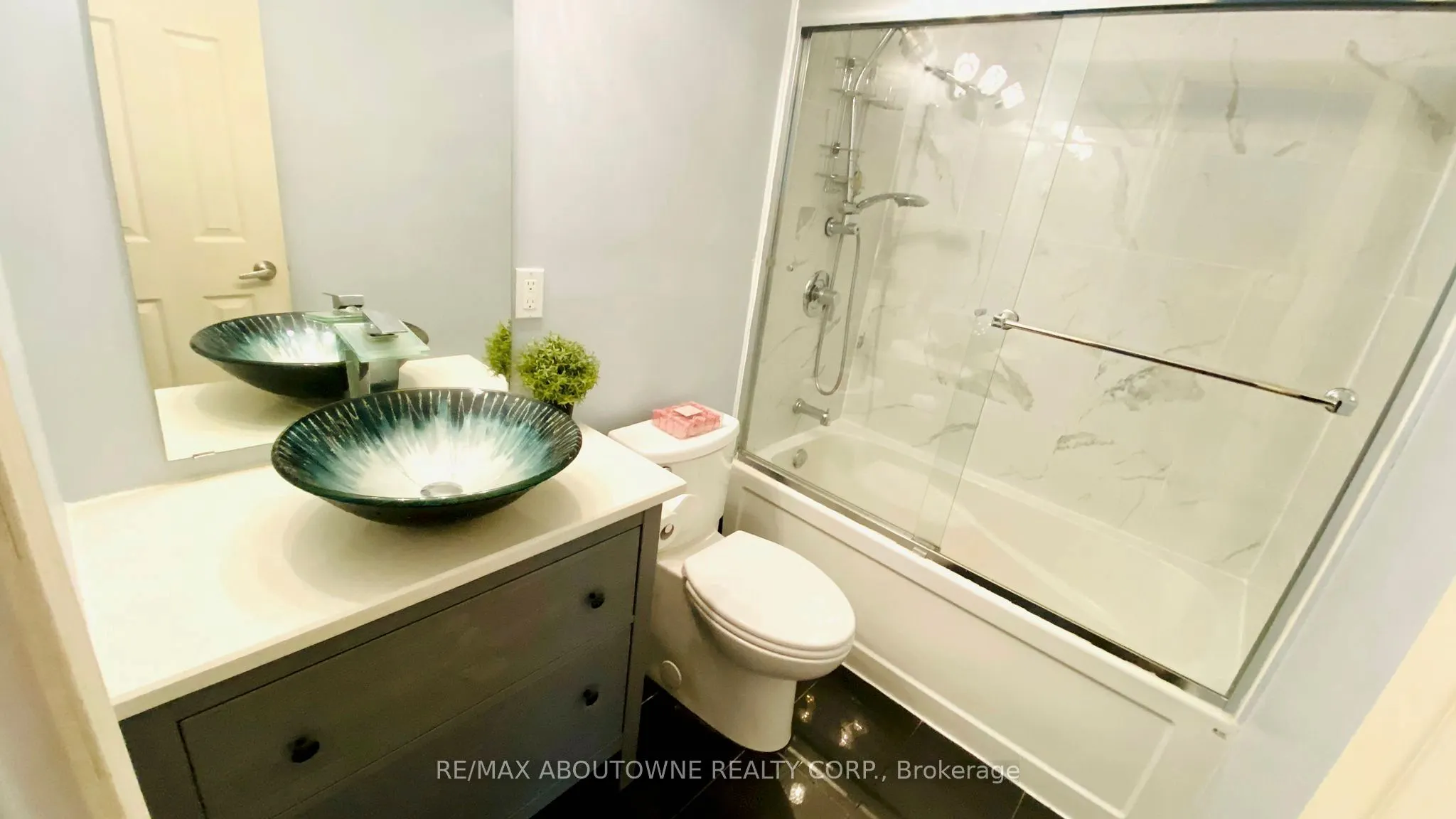 1601 Sandgate Crescent, #Main