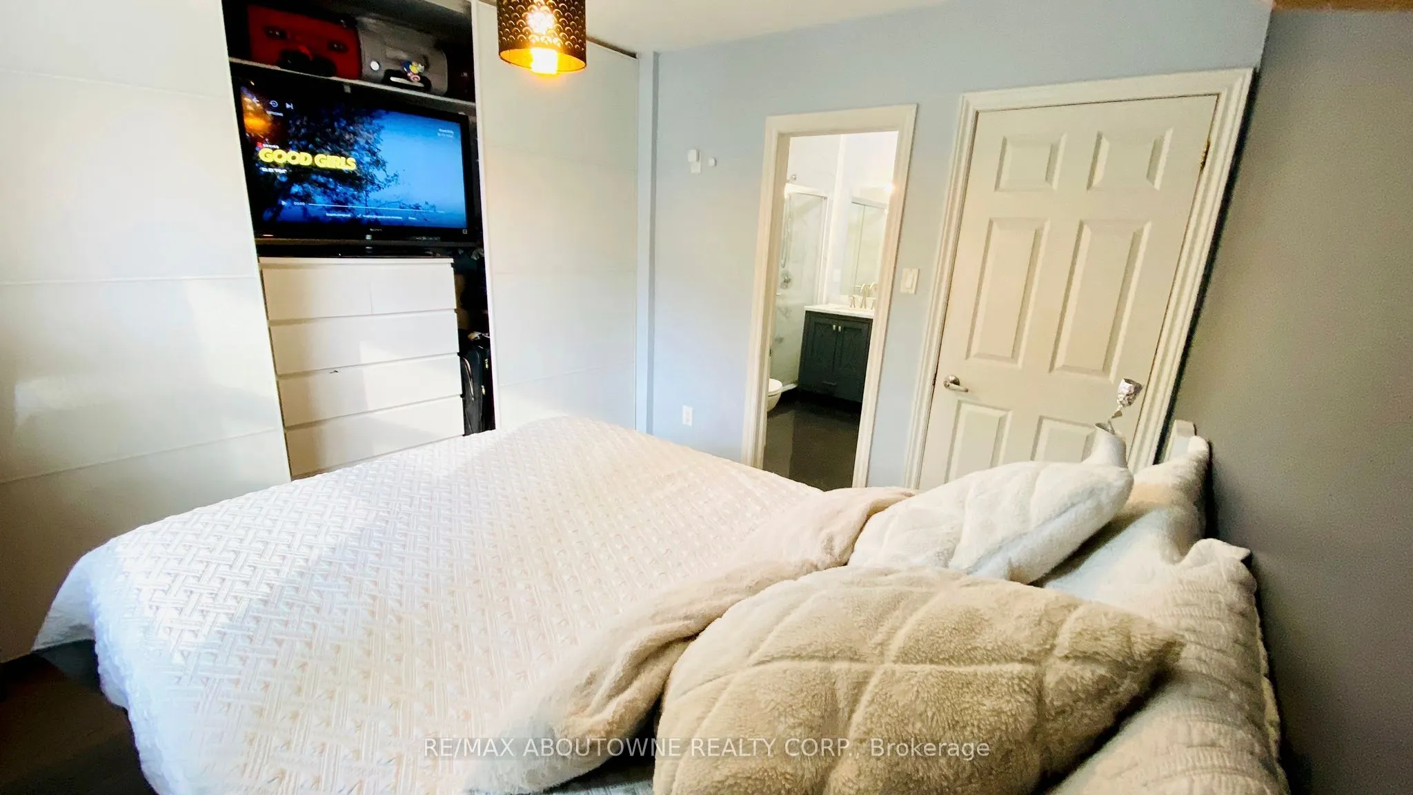 1601 Sandgate Crescent, #Main