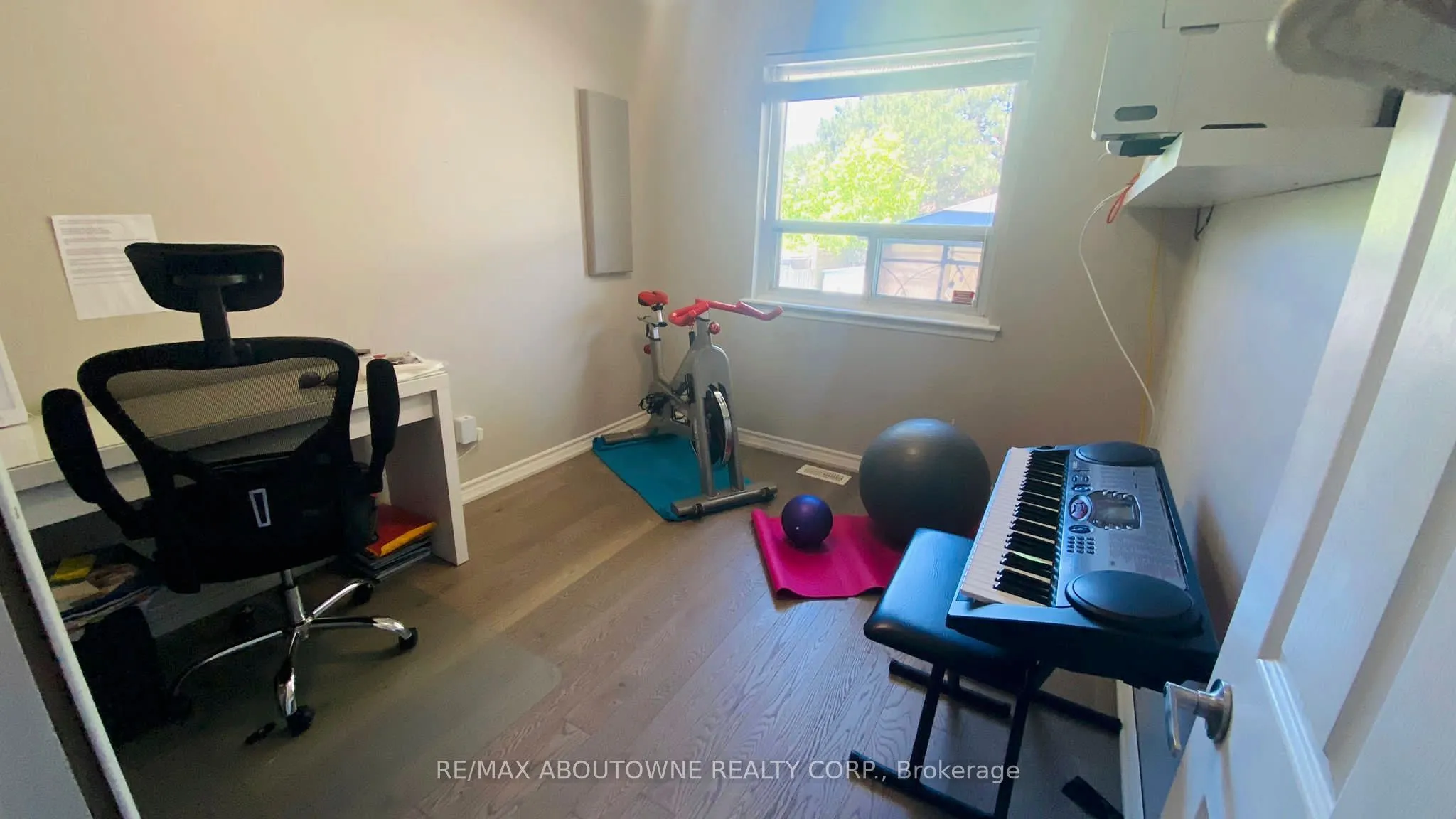 1601 Sandgate Crescent, #Main