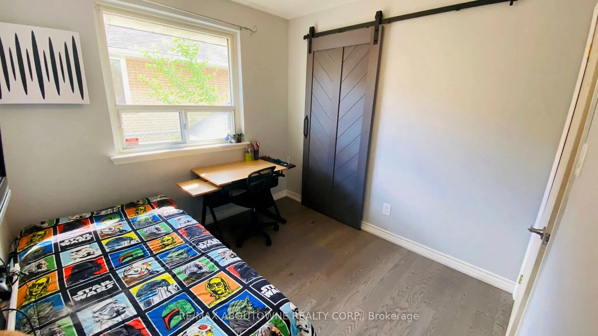 1601 Sandgate Crescent, #Main