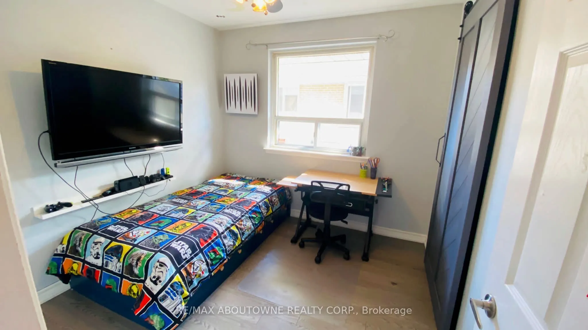 1601 Sandgate Crescent, #Main