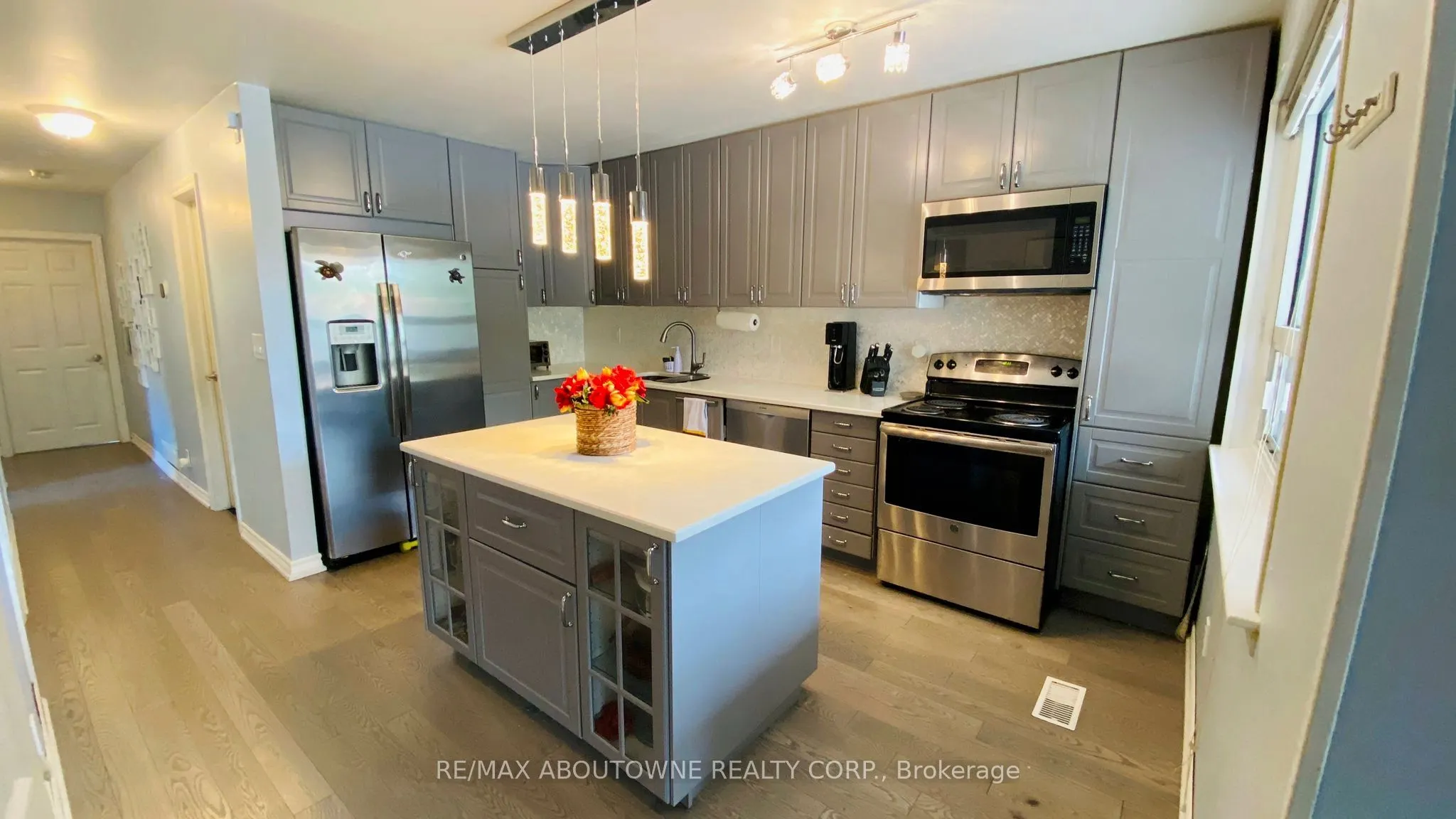 1601 Sandgate Crescent, #Main