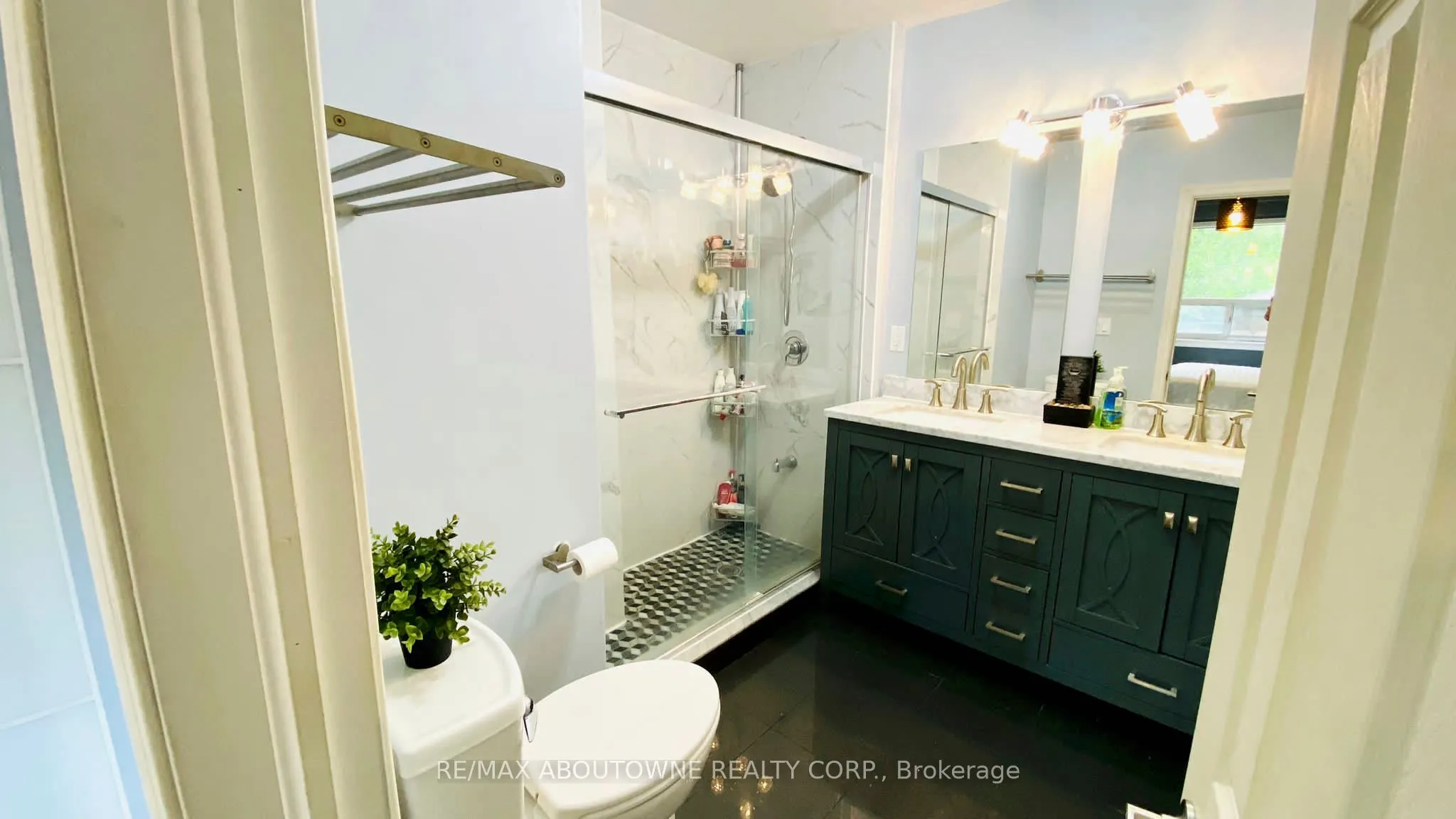 1601 Sandgate Crescent, #Main