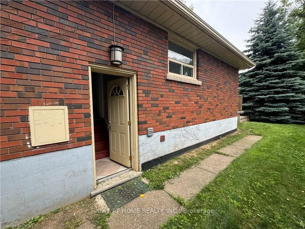 2470 Rebecca Street S