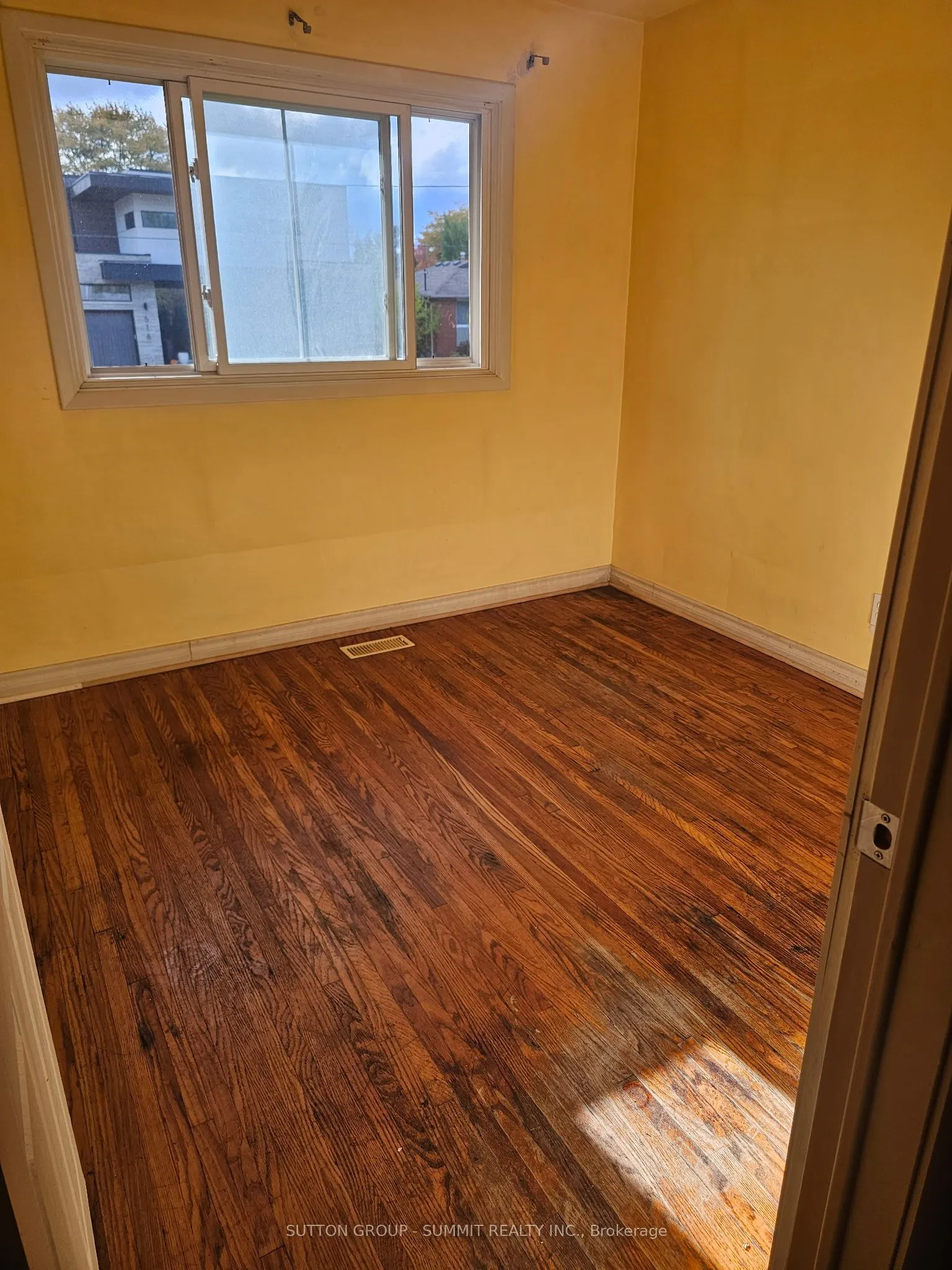 515 Trafford Crescent